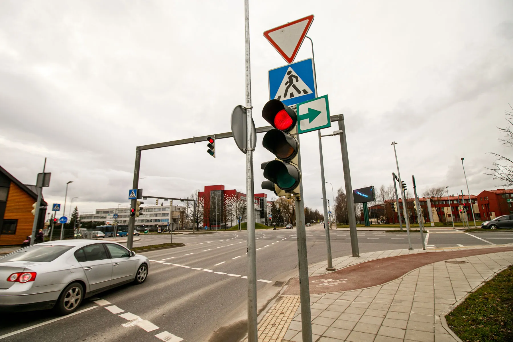 Grąžinta lentelė su žalia rodykle Europos pr.