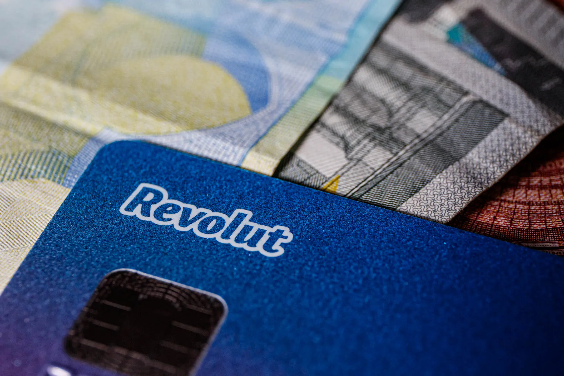 Banko kortelė, kredito kortelė, pinigai, internetinė bankininkystė, revolut