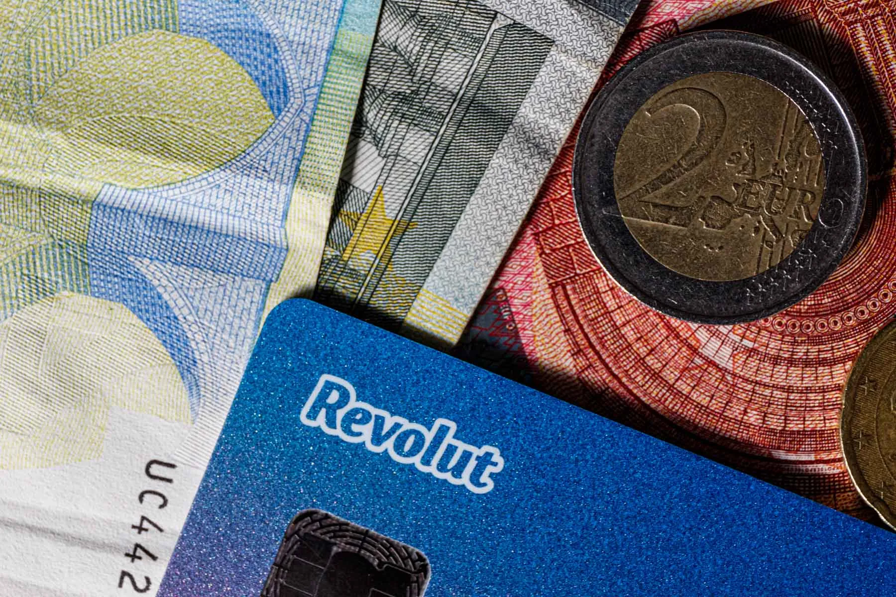 Banko kortelė, kredito kortelė, pinigai, internetinė bankininkystė, revolut