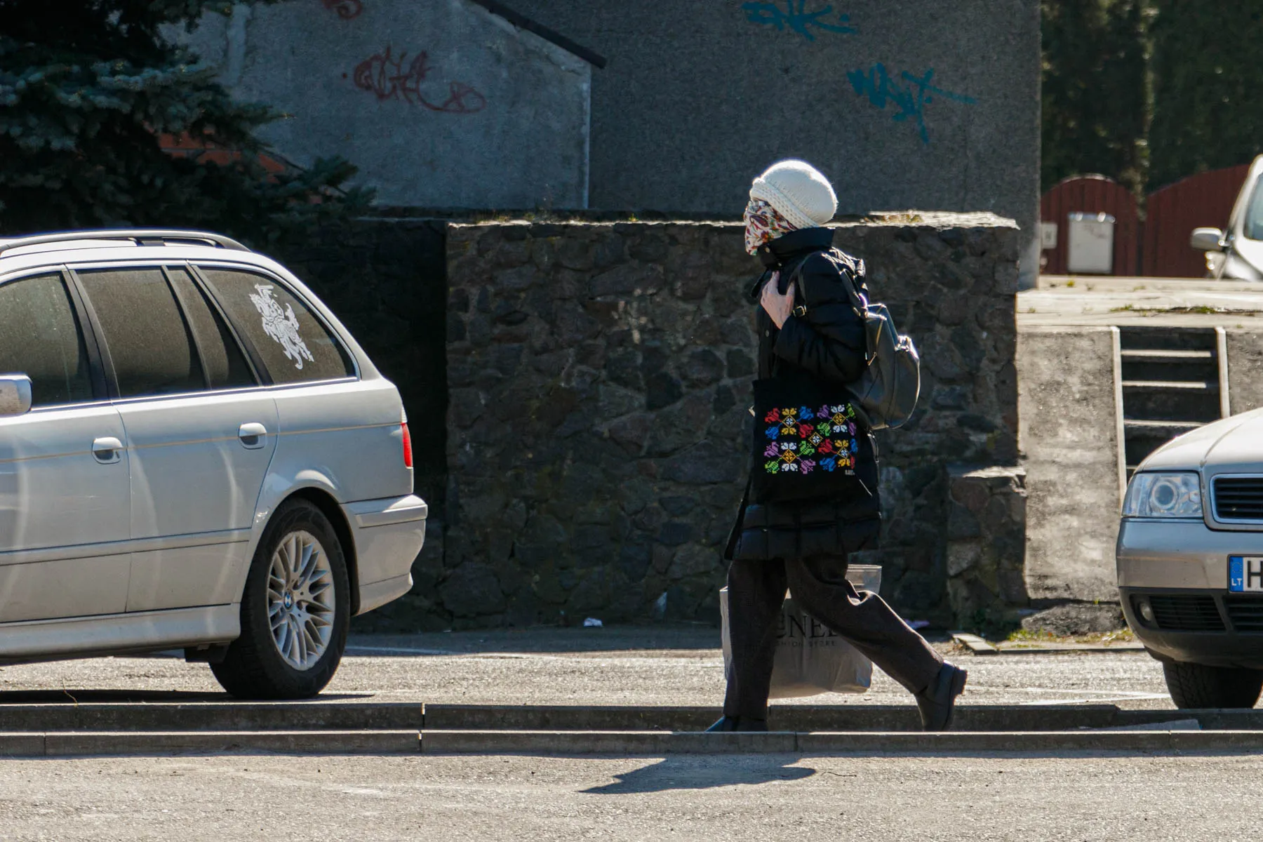 Kauniečiai su veido kaukėmis