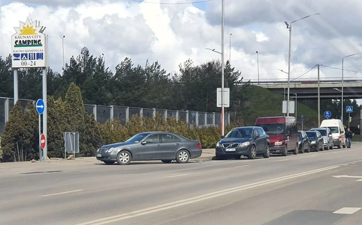 Eilė Kauno koronaviruso patikros punkte