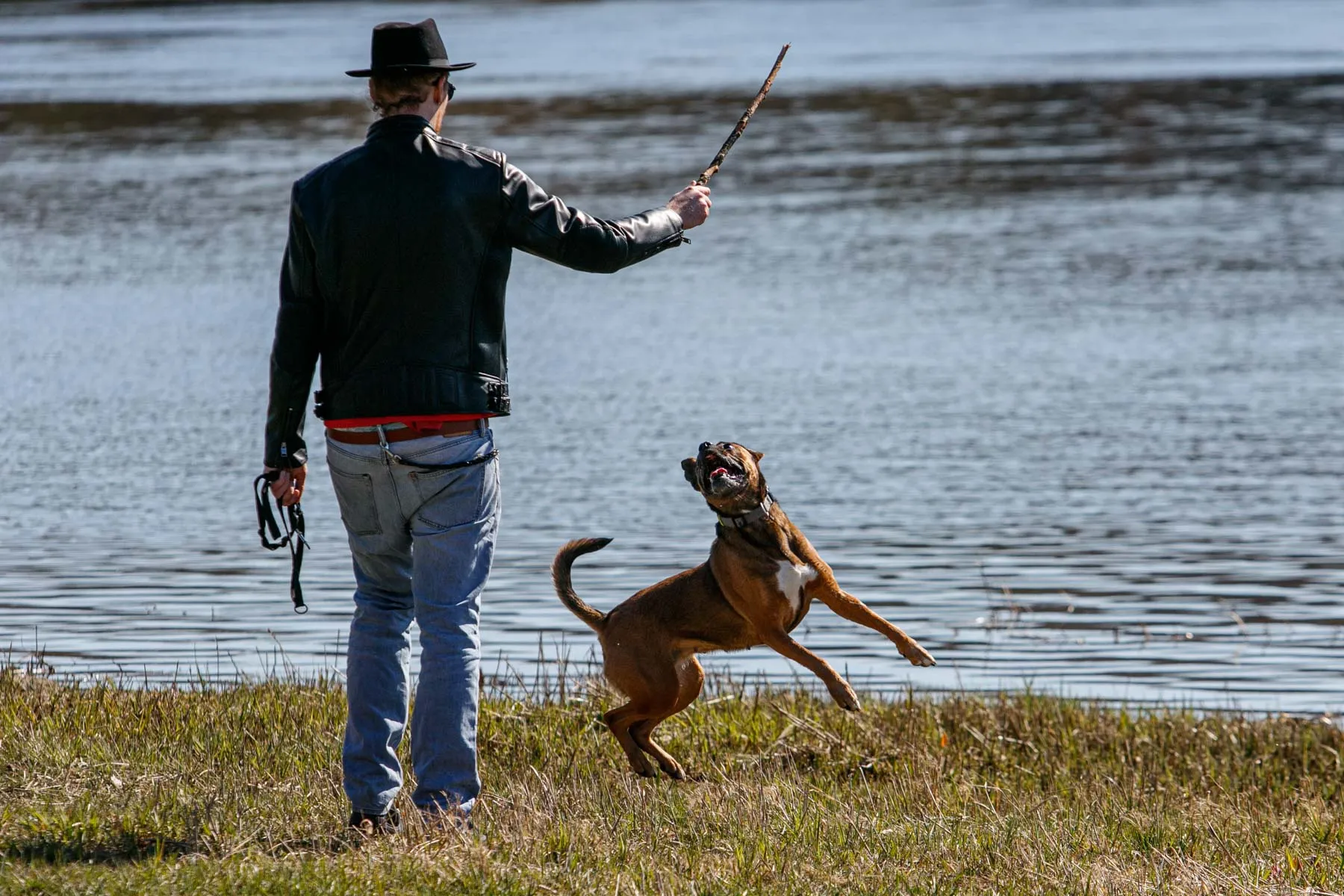 Kauniečiai mėgaujasi pavasarišku oru