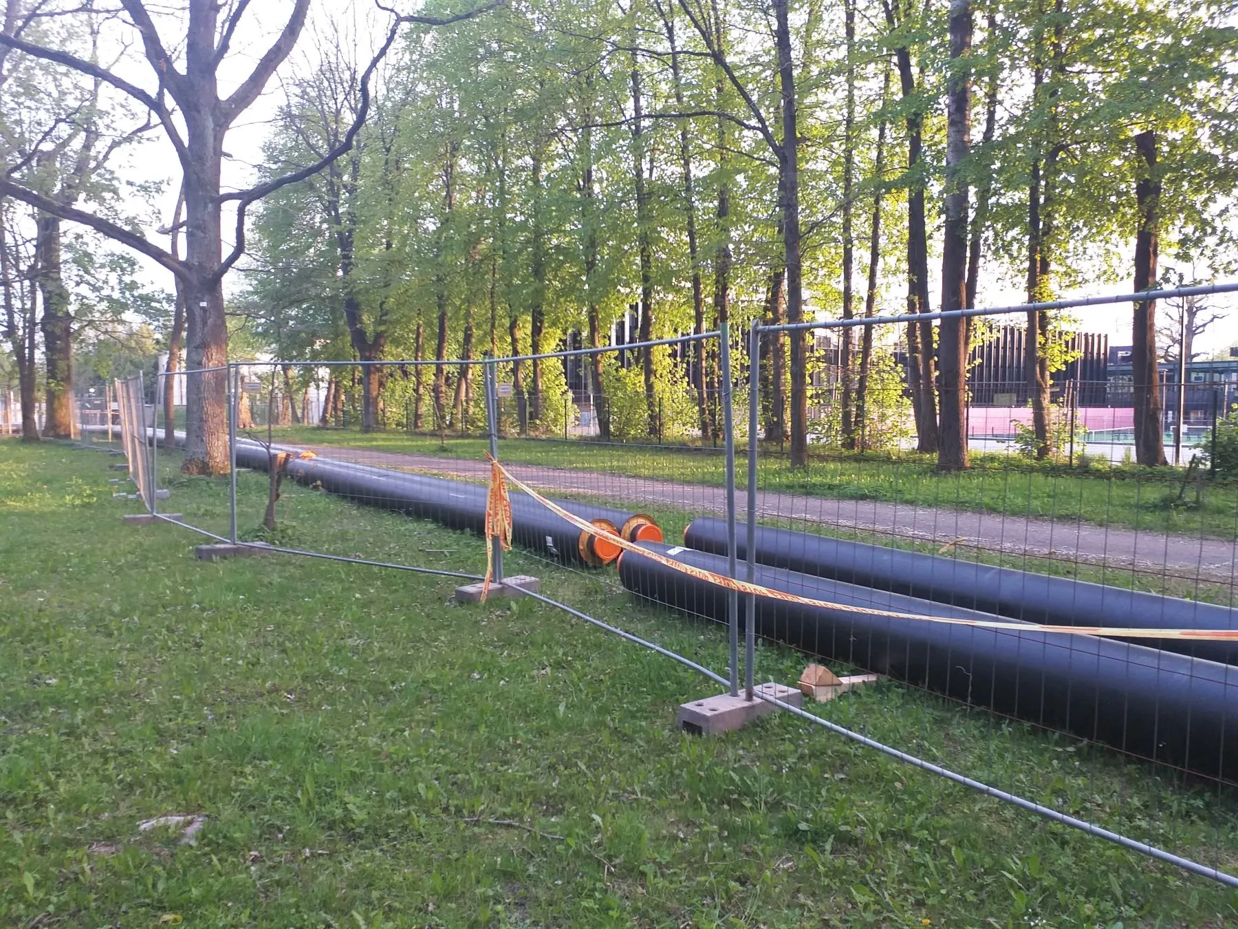 Šiluminės trasos tiesimo darbai Ąžuolyne