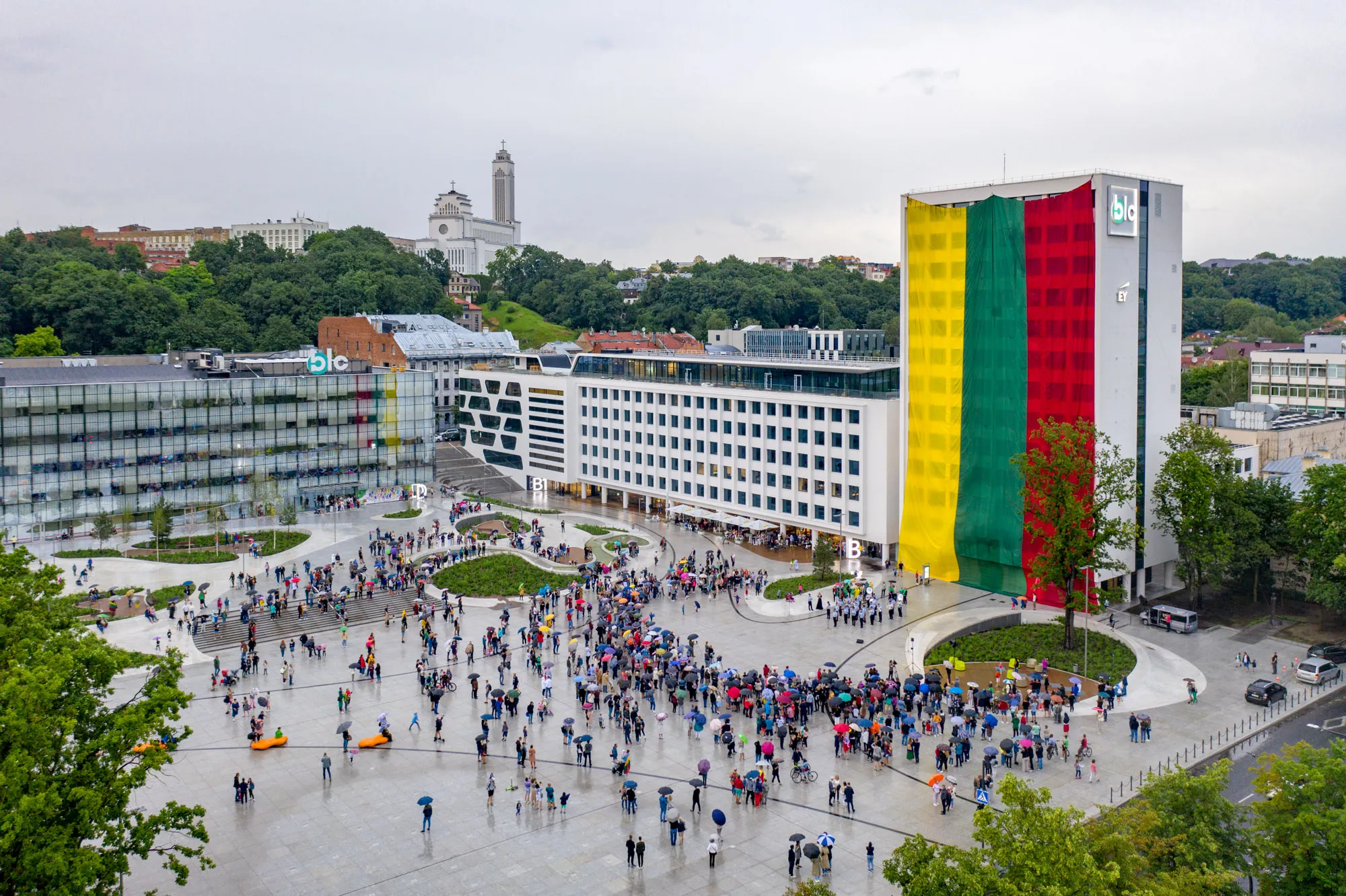 Rekordinė trispalvė Vienybės aikštėje