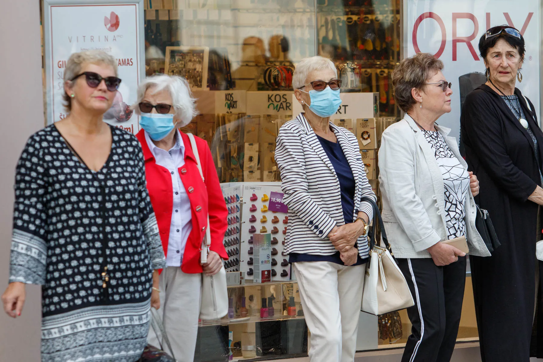 Kauniečiai jau dėvi veido kaukes