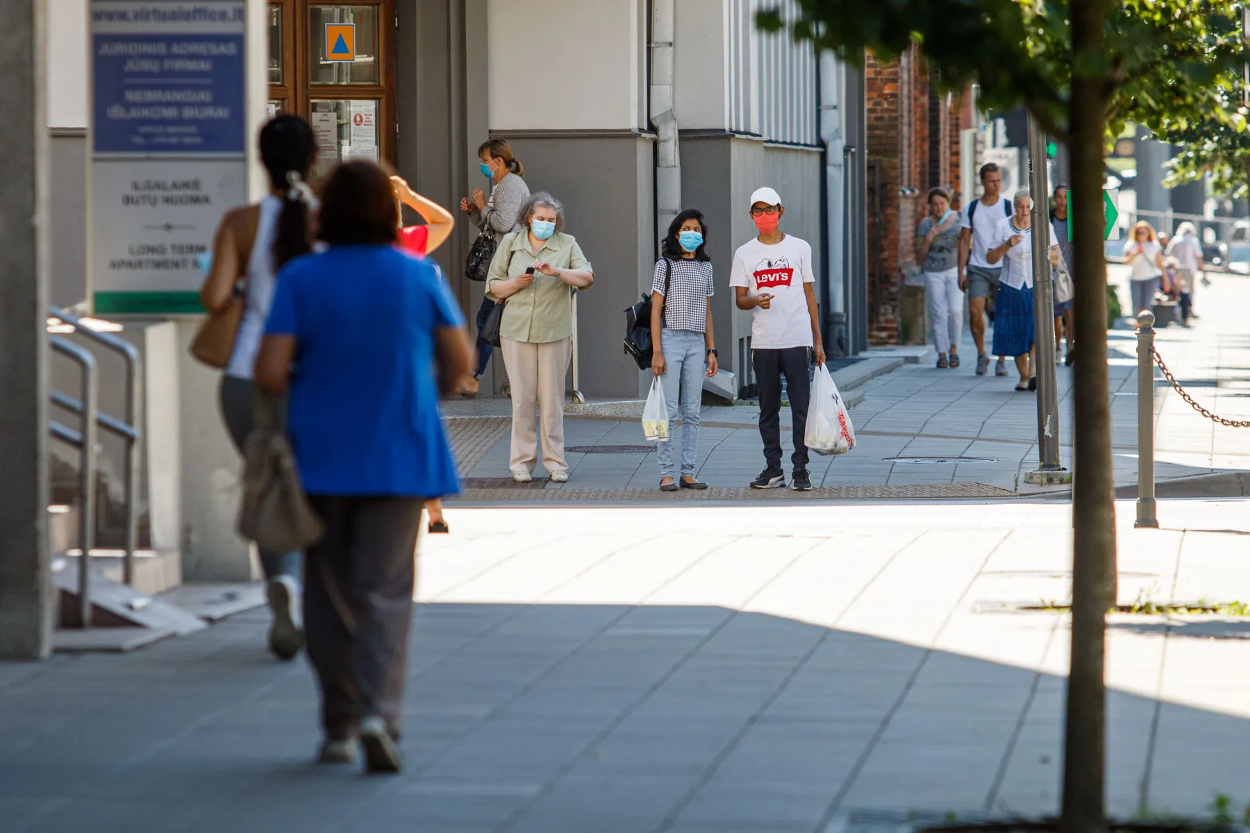 Kauniečiai su kaukėm