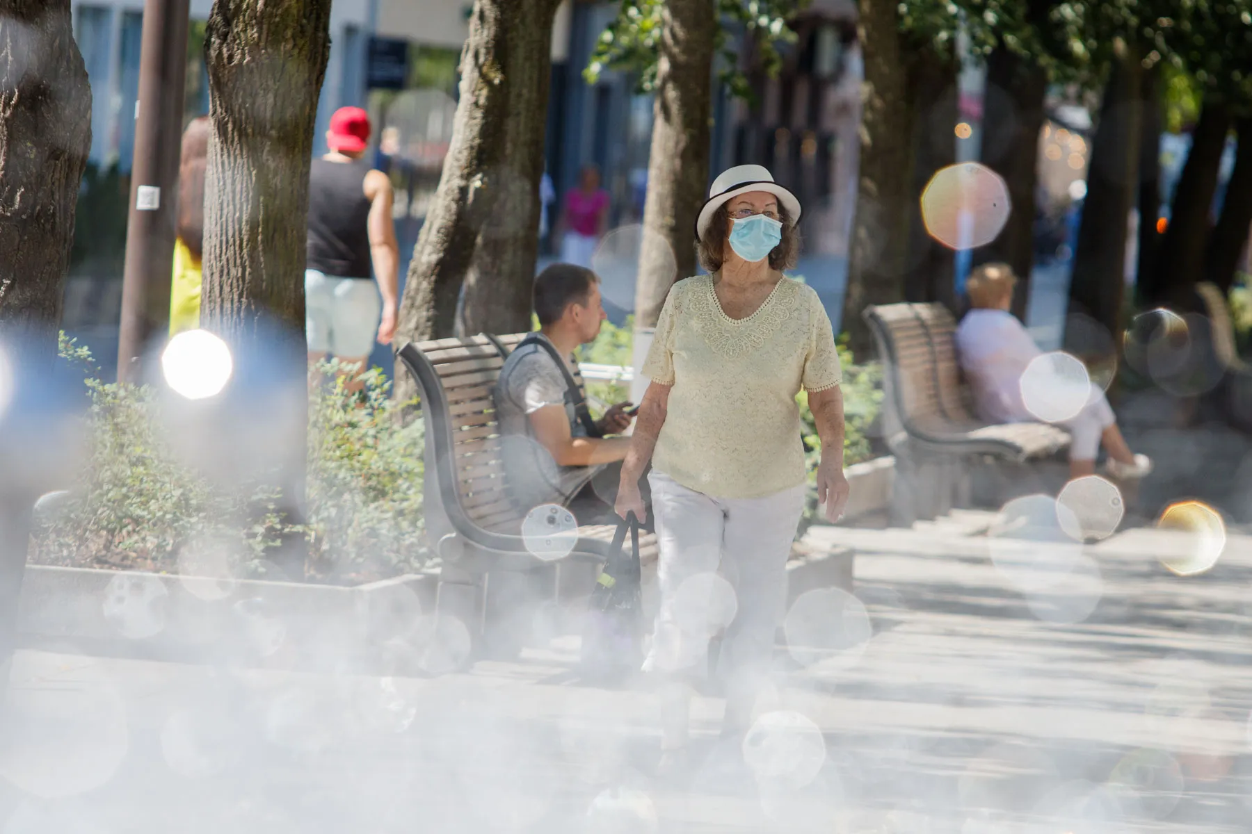 Kauniečiai su kaukėm