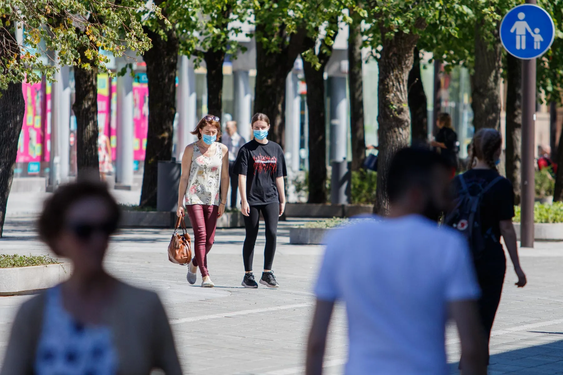 Kauniečiai su kaukėm