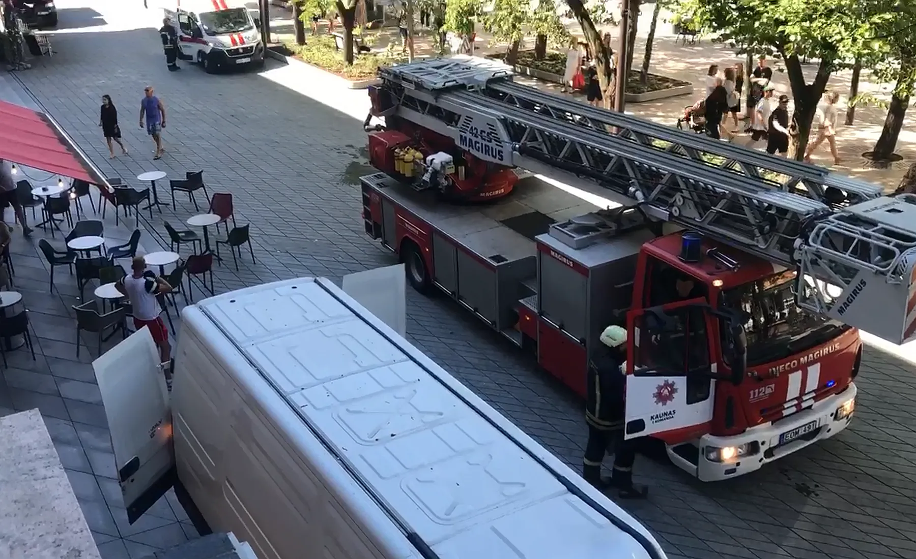 Ugniagesiai Laisvės alėjoje