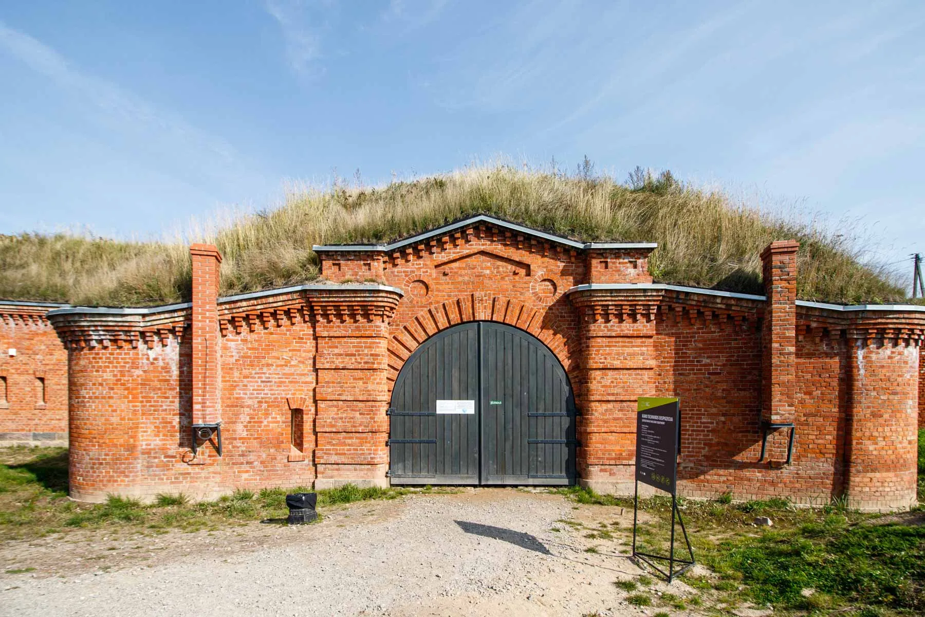 Karinės technikos ekspozicija VI forte