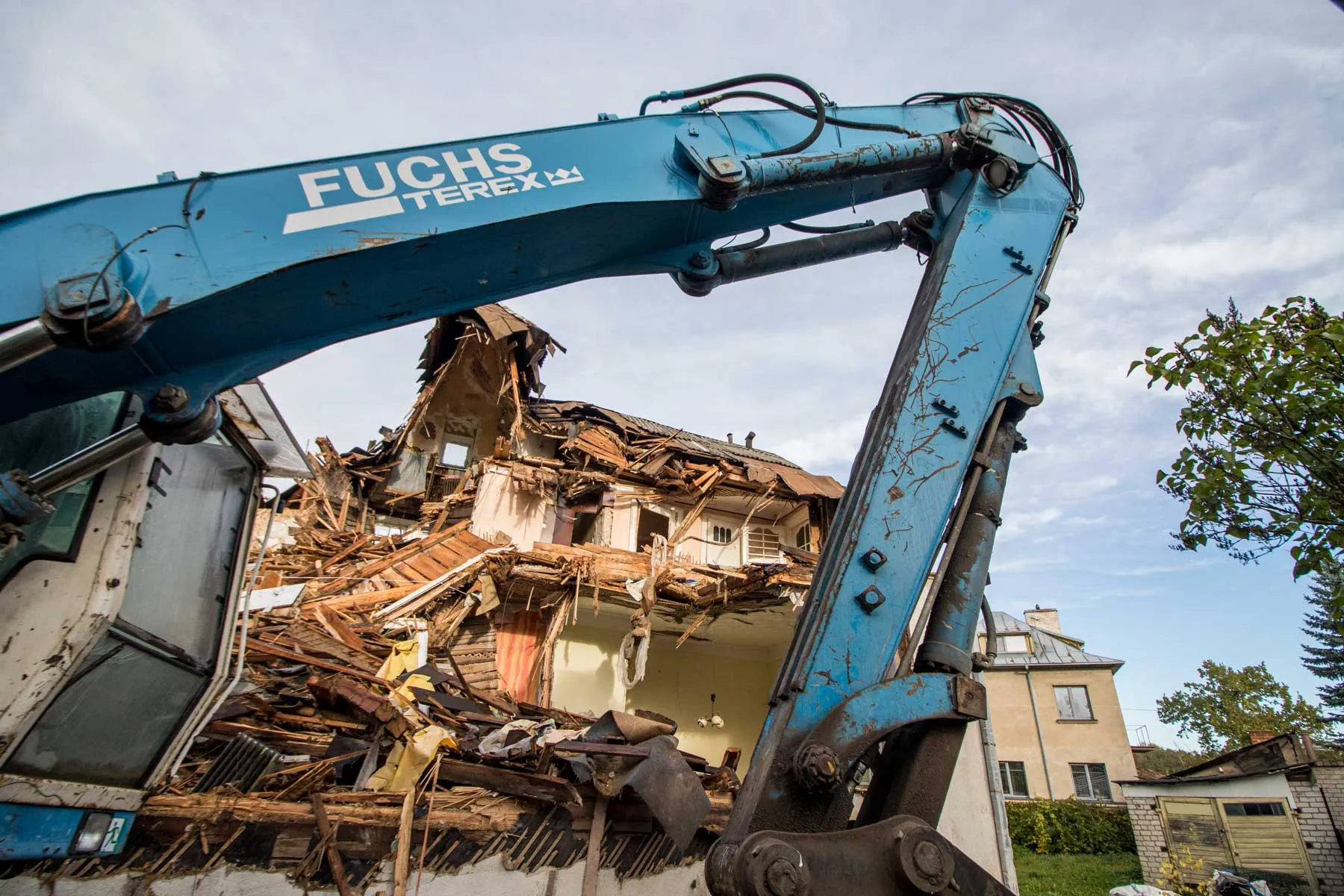 Prie griaunamo namo Perkūno alėjoje susirinko žmonės