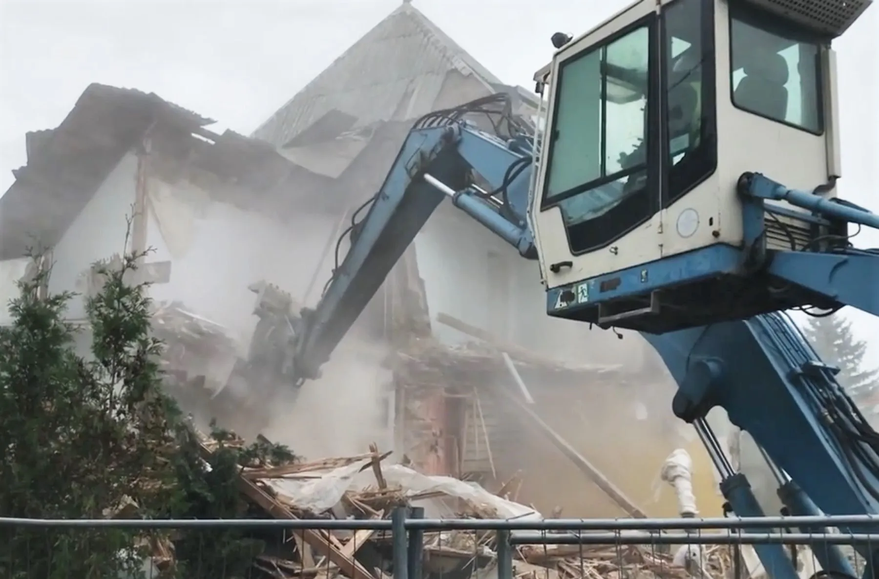 Perkūno alėjoje griaunas namas