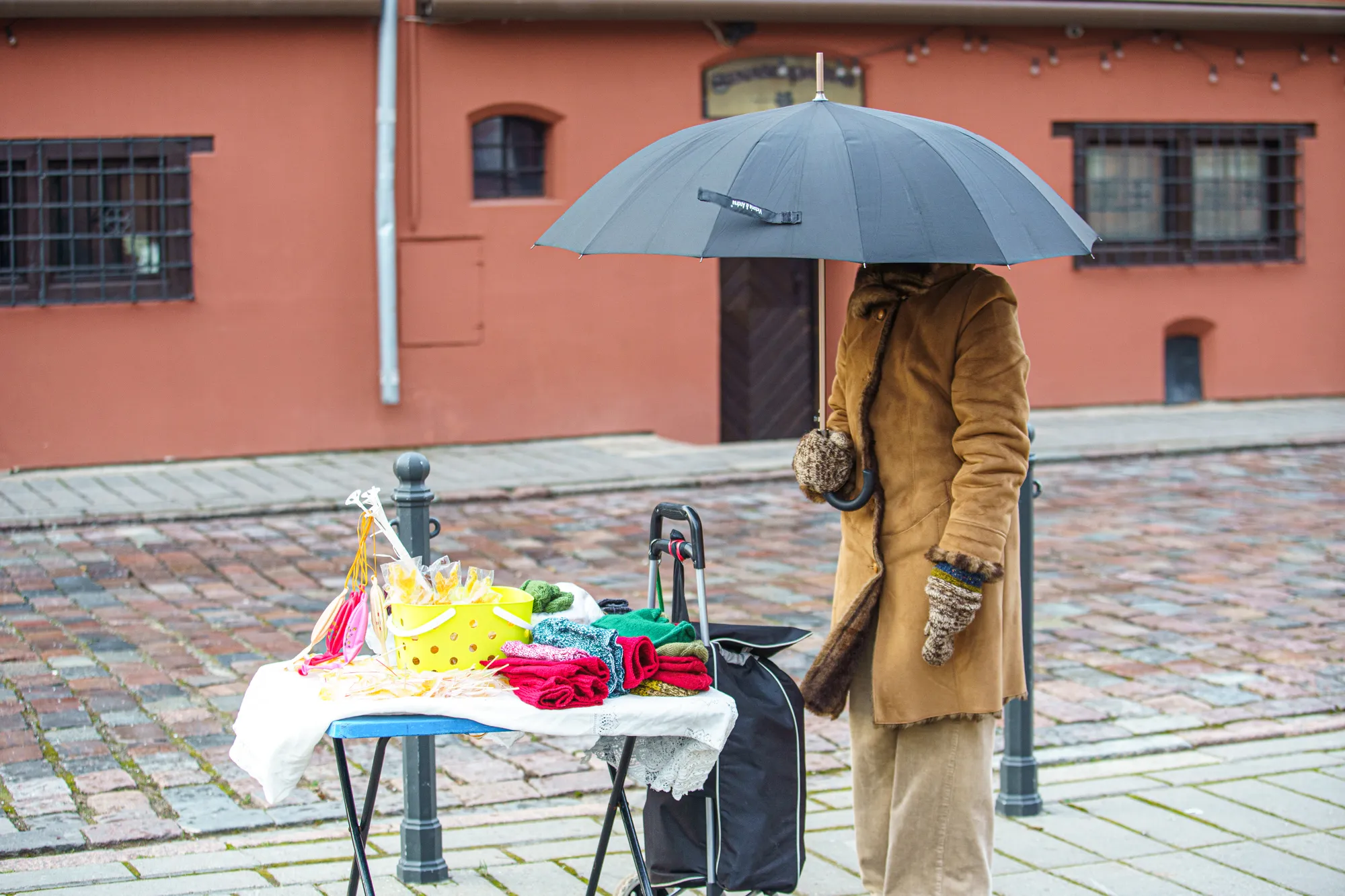 Karantinas, kaukės, žmonės, susibūrimas, Rotušės aikštė, eglė, senamiestis