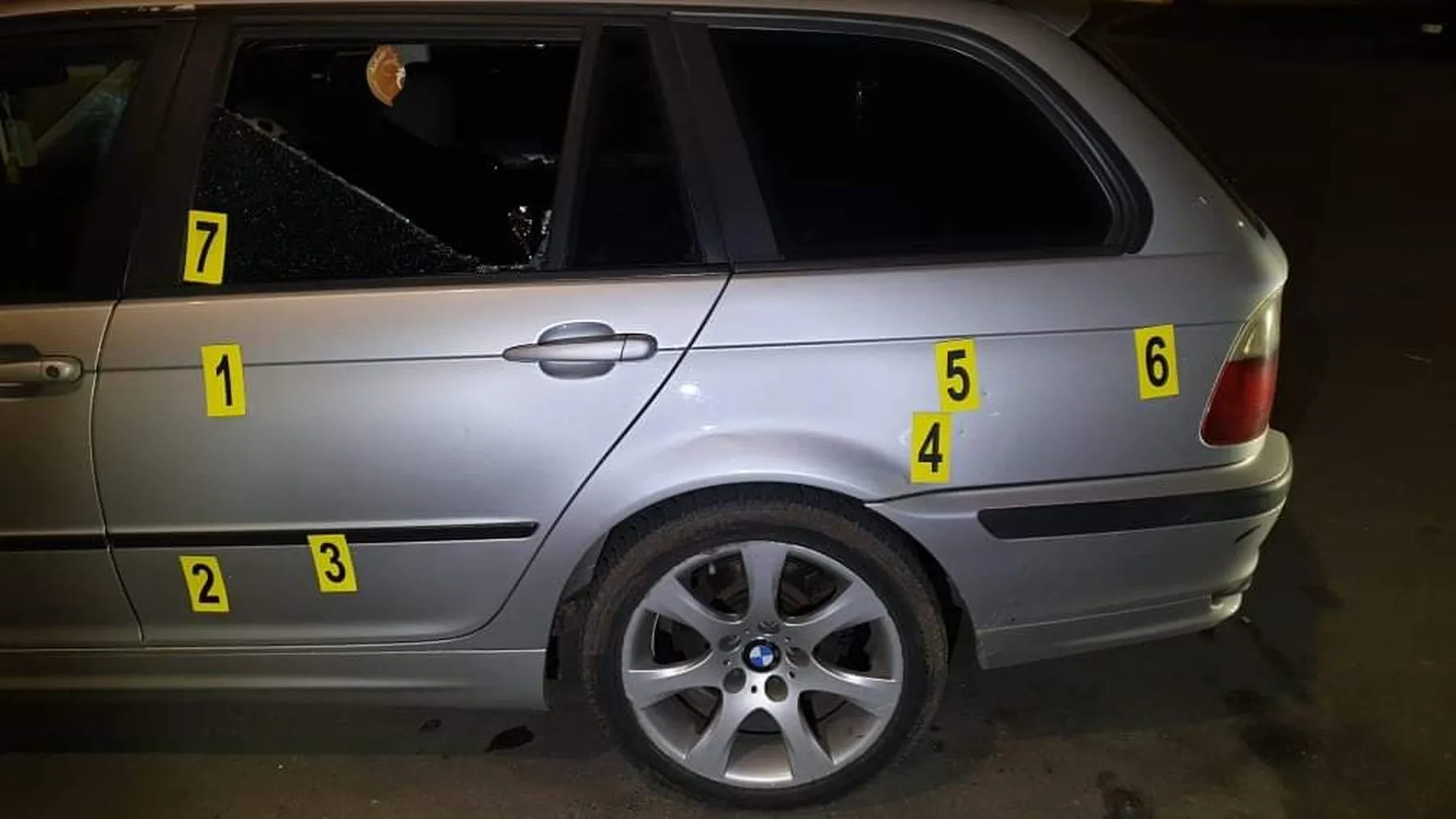 apšaudytas automobilis