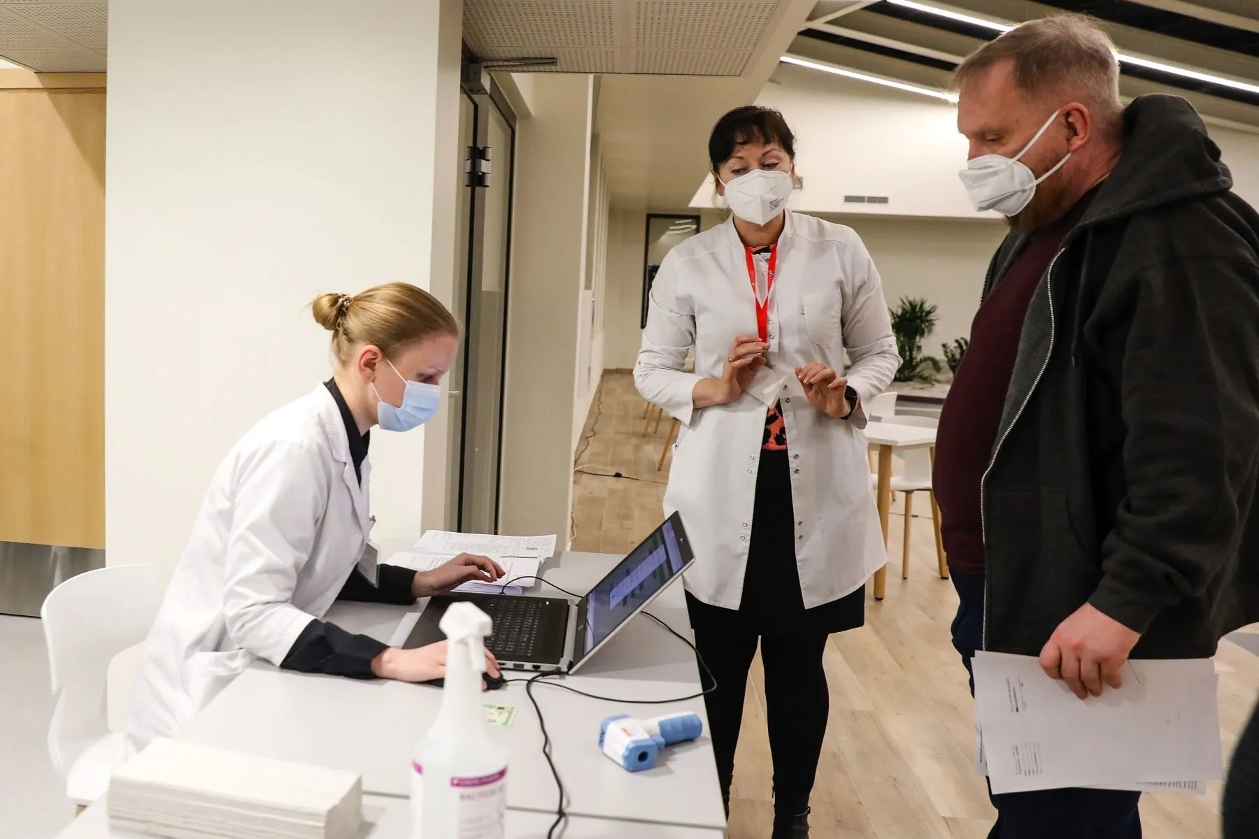 Pirma COVID-19 vakcina, skiepai