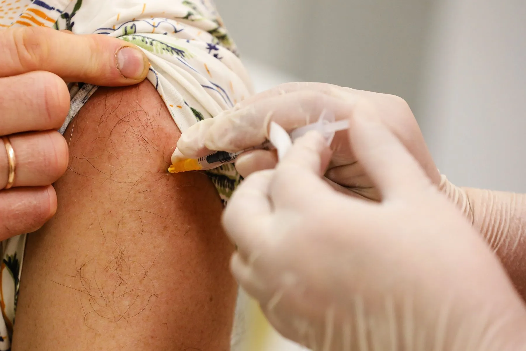 Pirma COVID-19 vakcina, skiepai