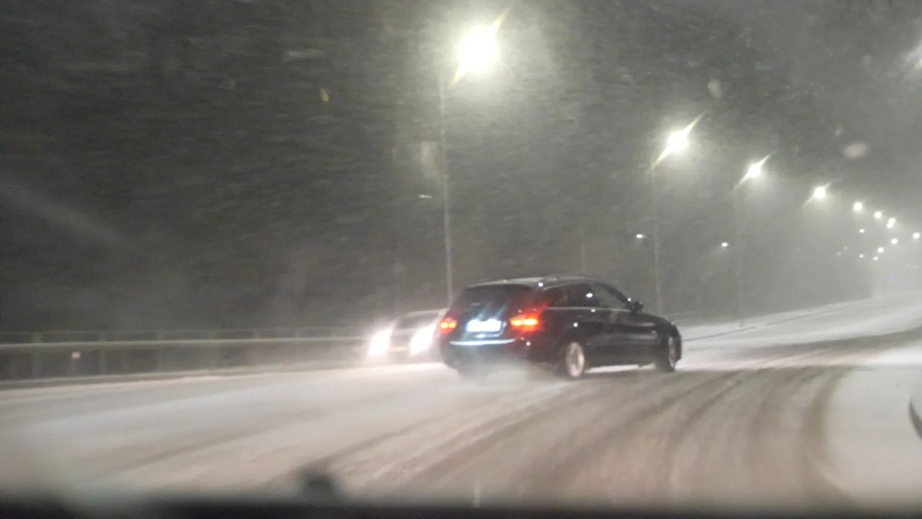 Sniegas driftas mieste 2020.00_00_17_38.Still013