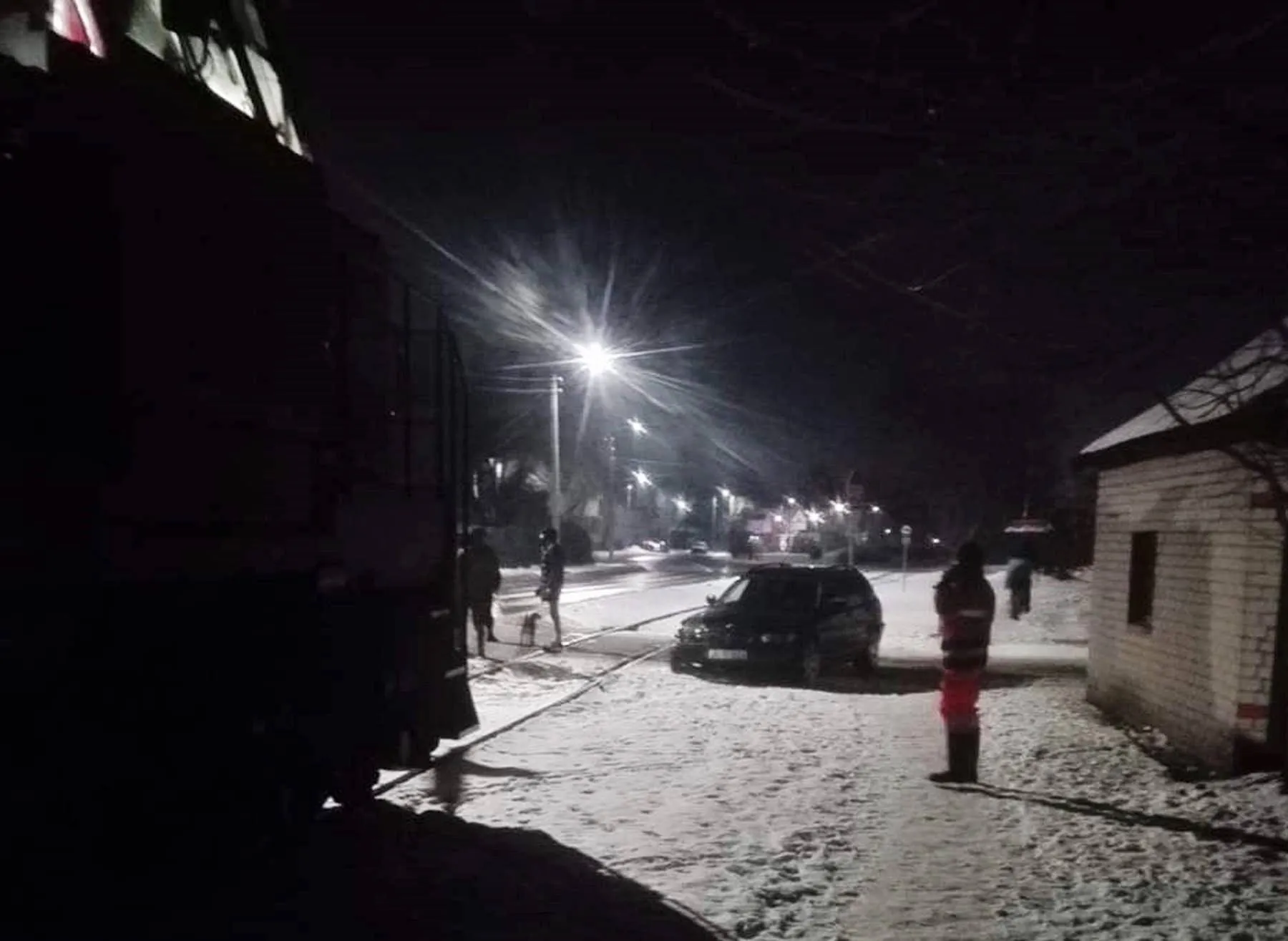 BMW ir traukinio susidūrimas