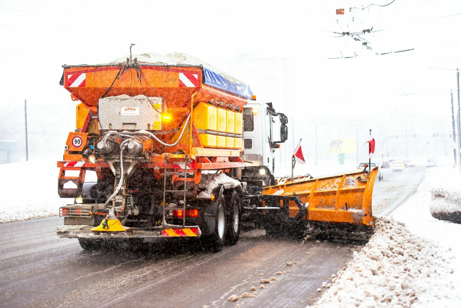 „Kauno švara“ valo sniegą