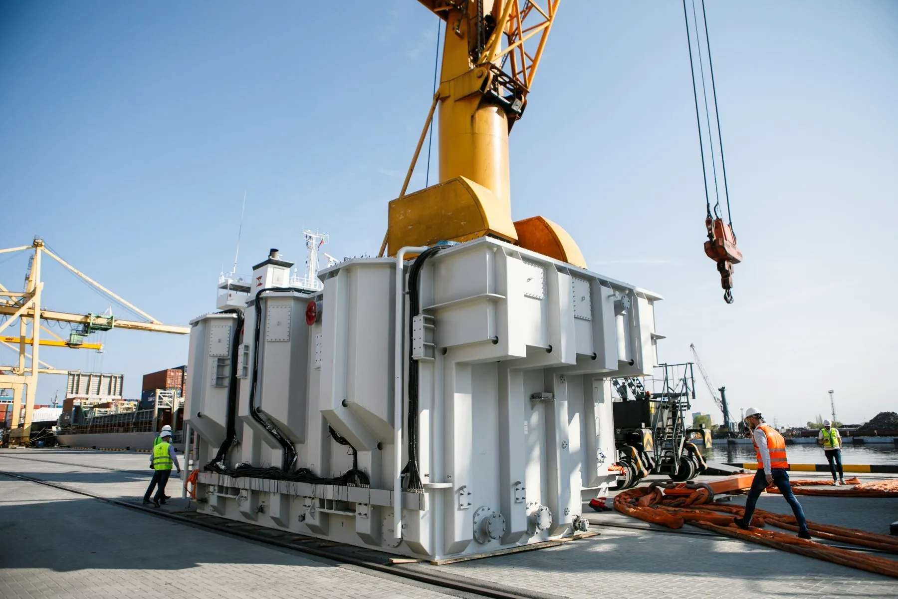 Į Lietuvą atplukdytas galingas autotransformatorius / „Litgrid“ nuotr.