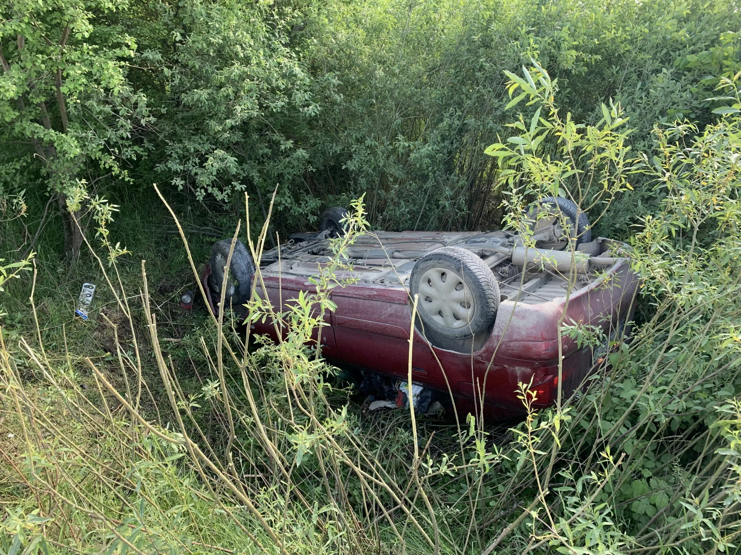 Marijampolės plente apvirto automobilis