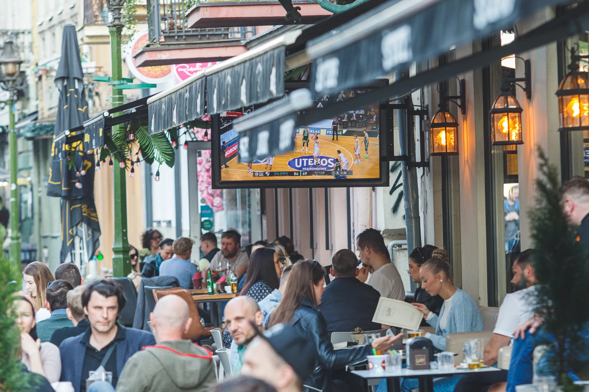 Barai ir kavinės Laisvės alėjoje ir senamiestyje