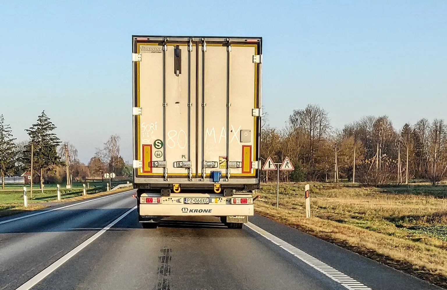 Įspėjimas dėl greičio ant priekabos