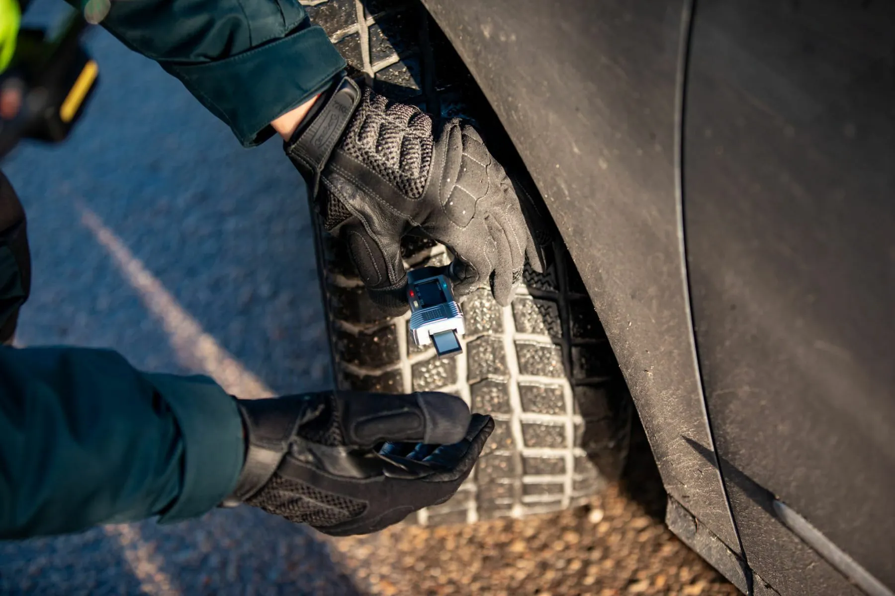 policija tikrina automobilių padangas