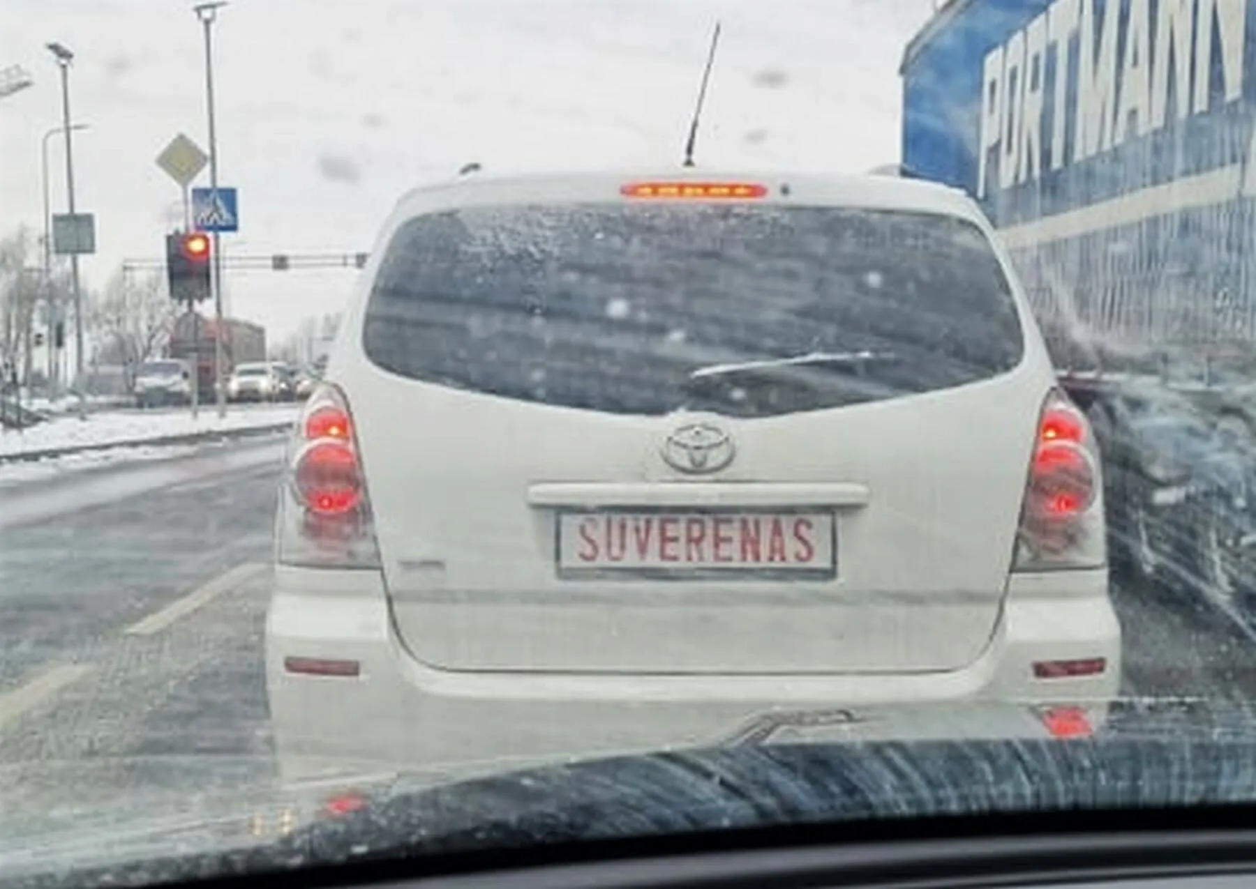 „Toyota“ su numeriai „Suverenas“