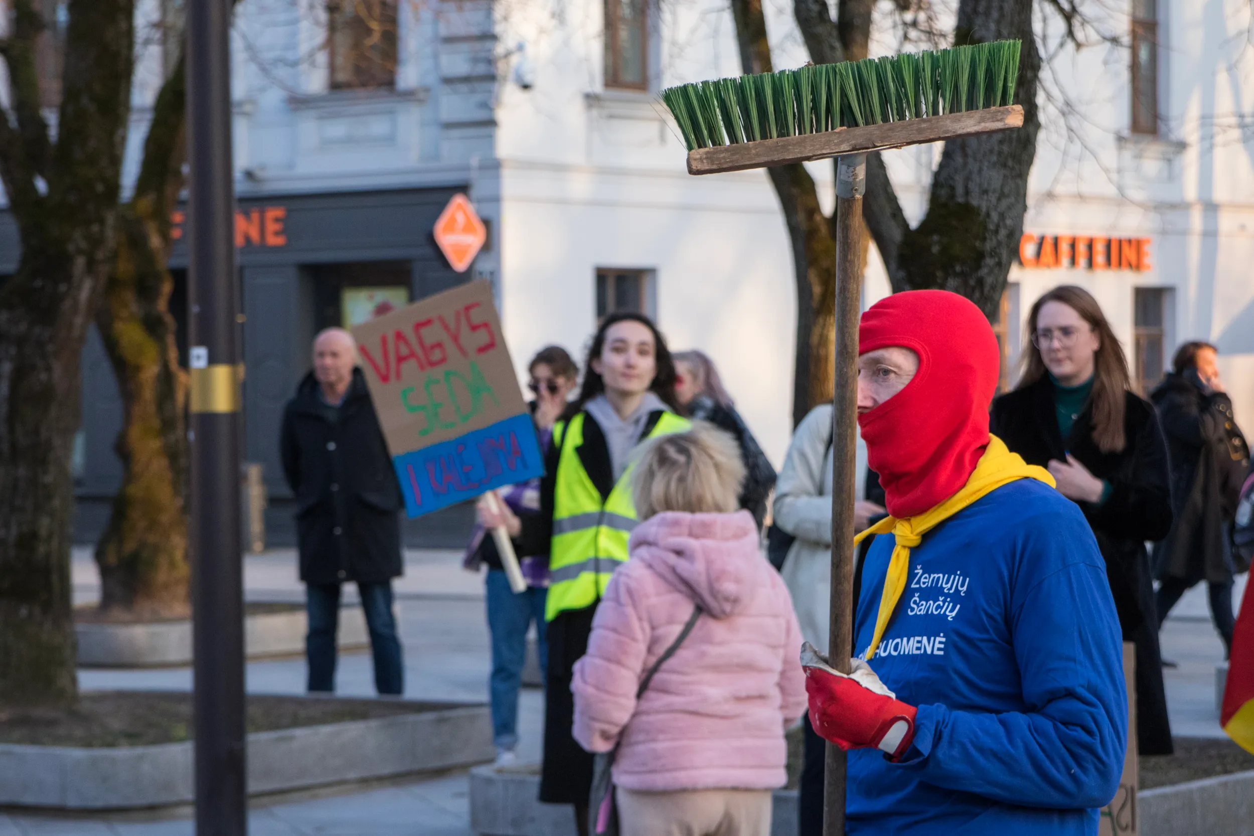 Protestas prieš Kauno valdžią prie savivaldybės