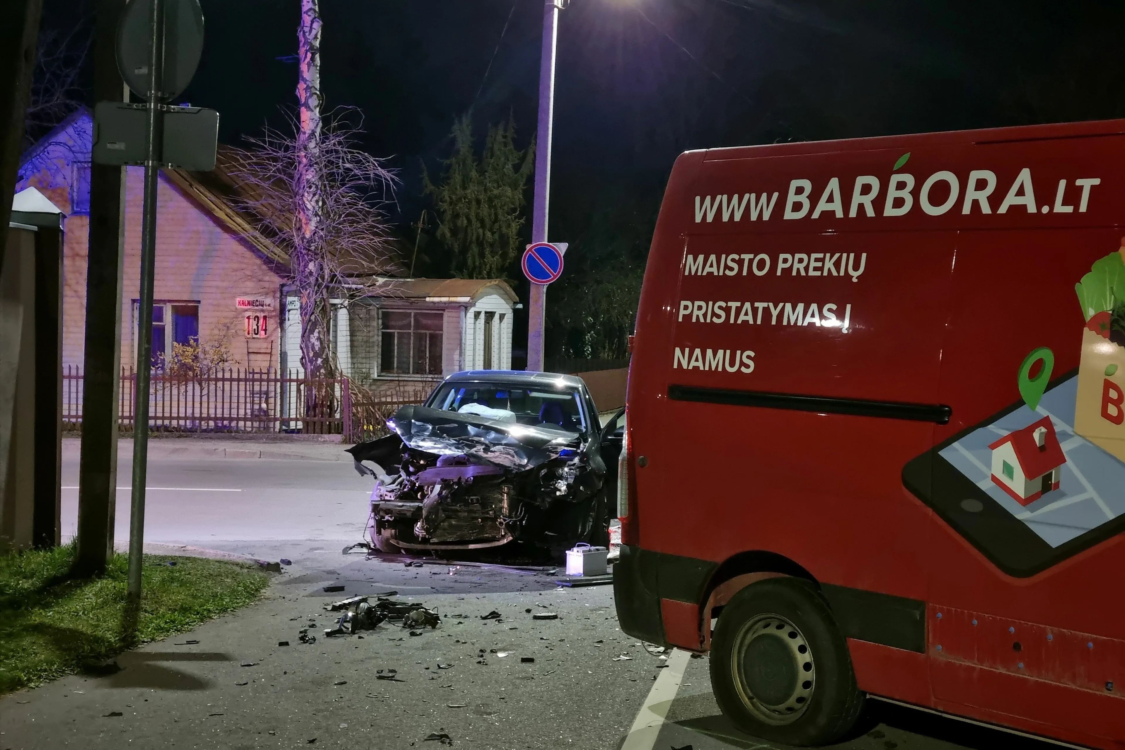 „Barbora“ mikroautobuso avarija / Skaitytojo nuotr.