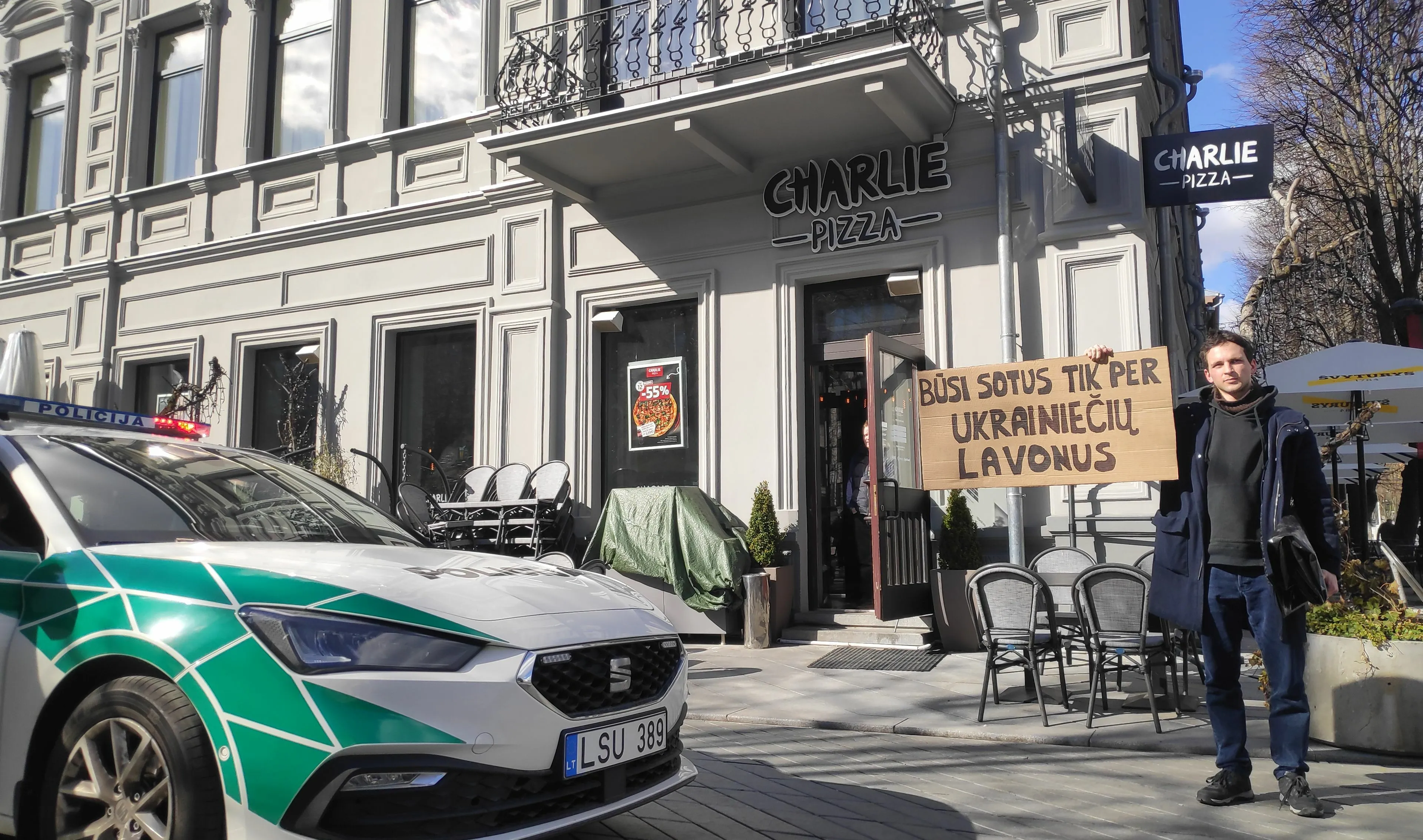 Protesto akcija prie „Charlie Pizza“ / Skaitytojo nuotr.