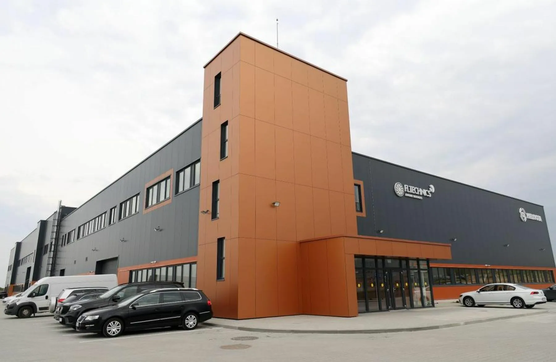 Specializuotas orlaivių remonto centras Karmėlavoje