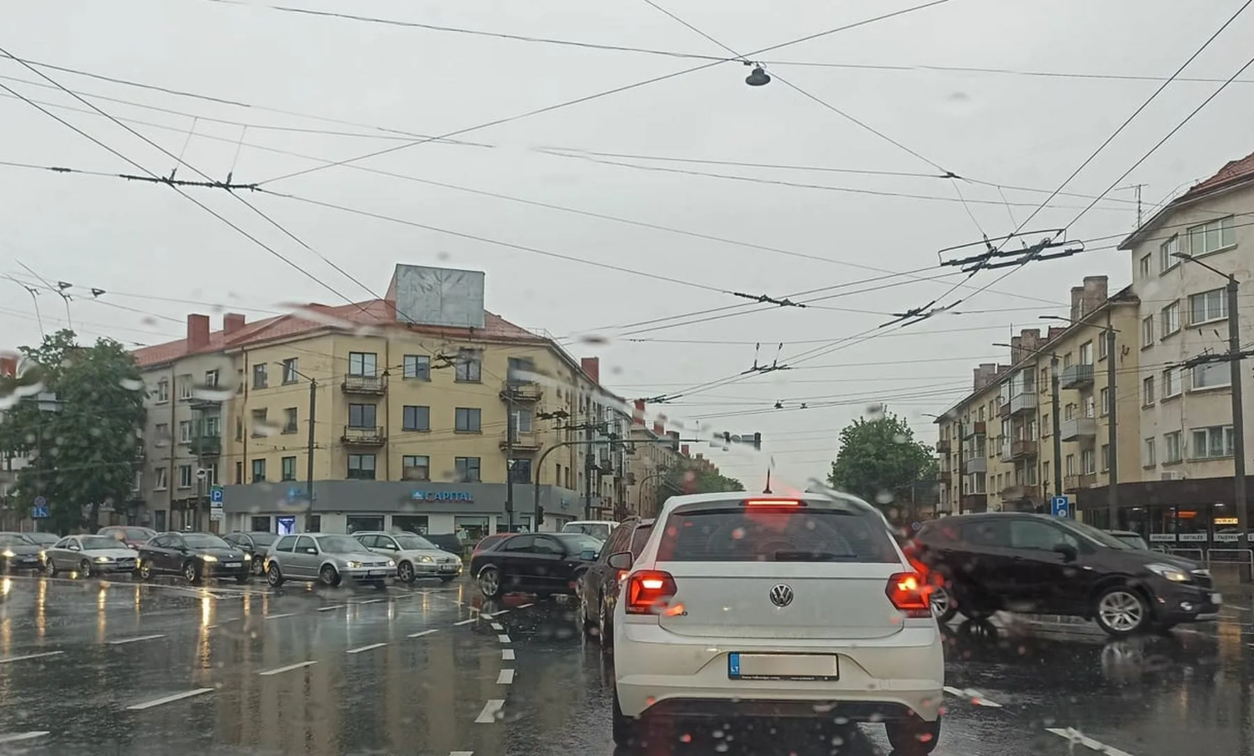 Aklųjų sankryžoje sugedo šviesoforas