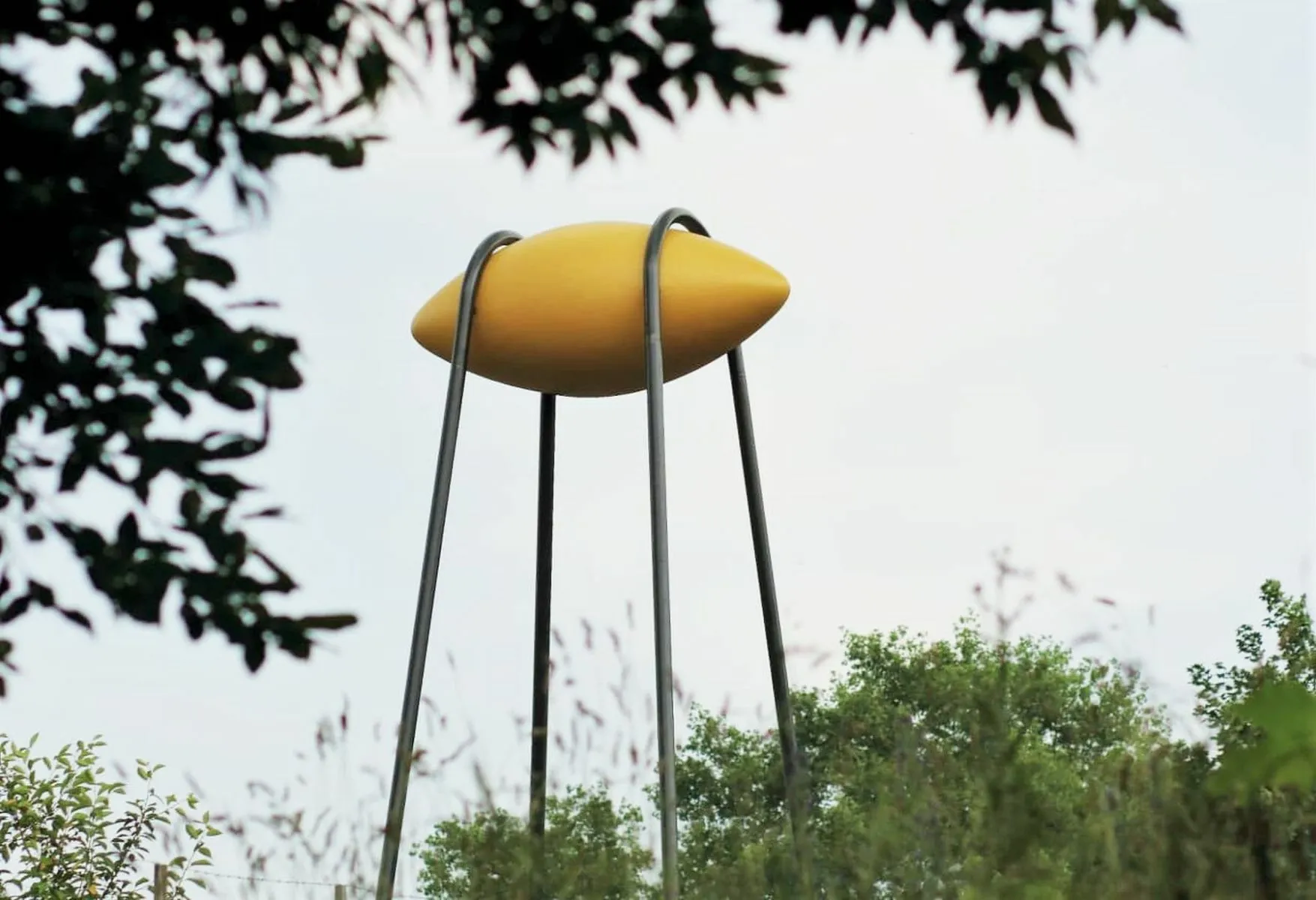 Karmėlavoje atidengta cepelino skulptūra