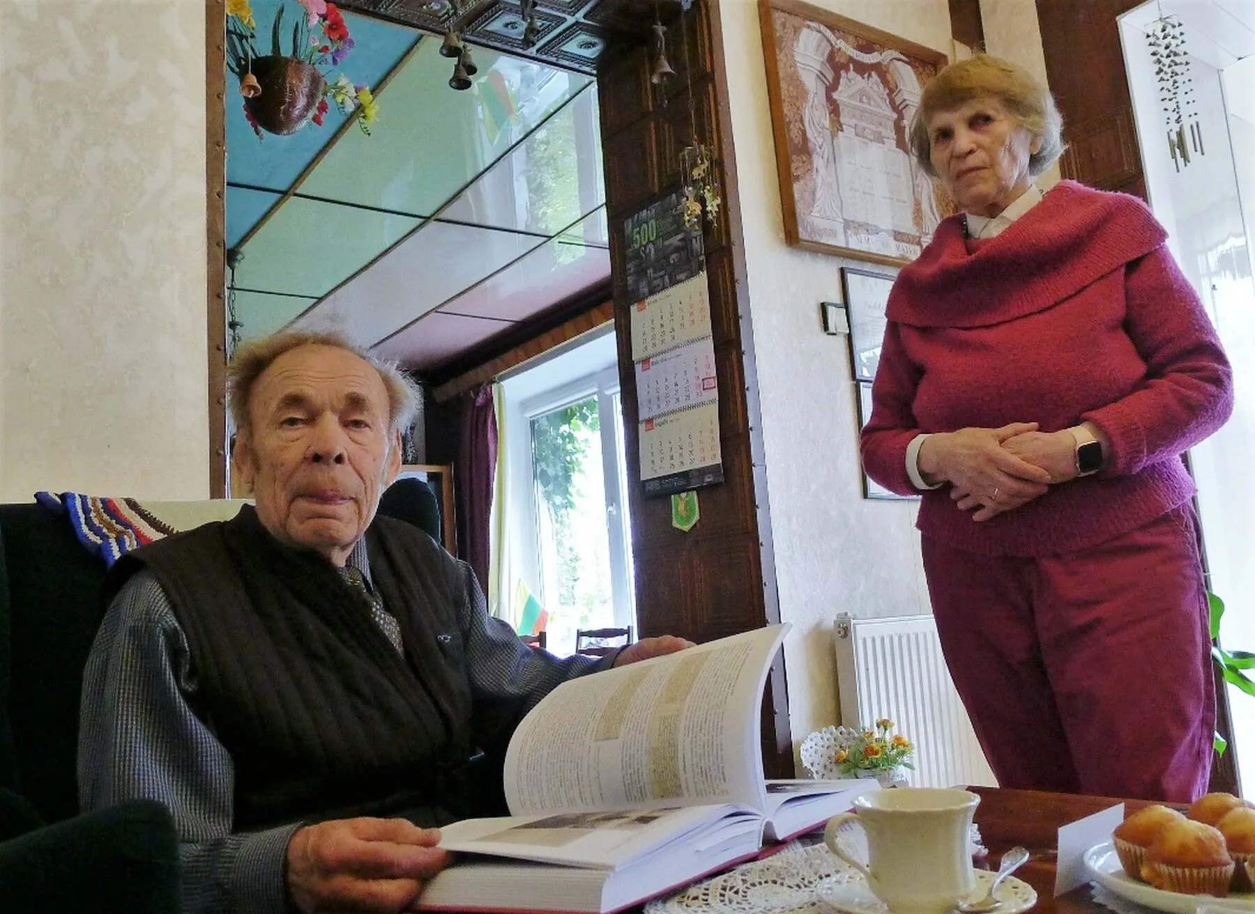 Iš kairės tremtinys, 1972 m.gegužės įvykių liudininkas Kaune A.Babrauskas ir R.Kalantos mokytoja A.Karkauskienė