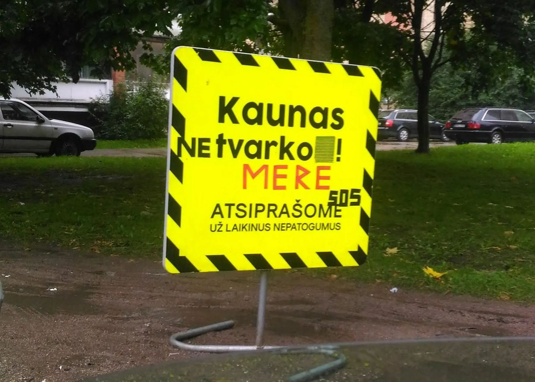 Kaunas nesitvarko, ženklas