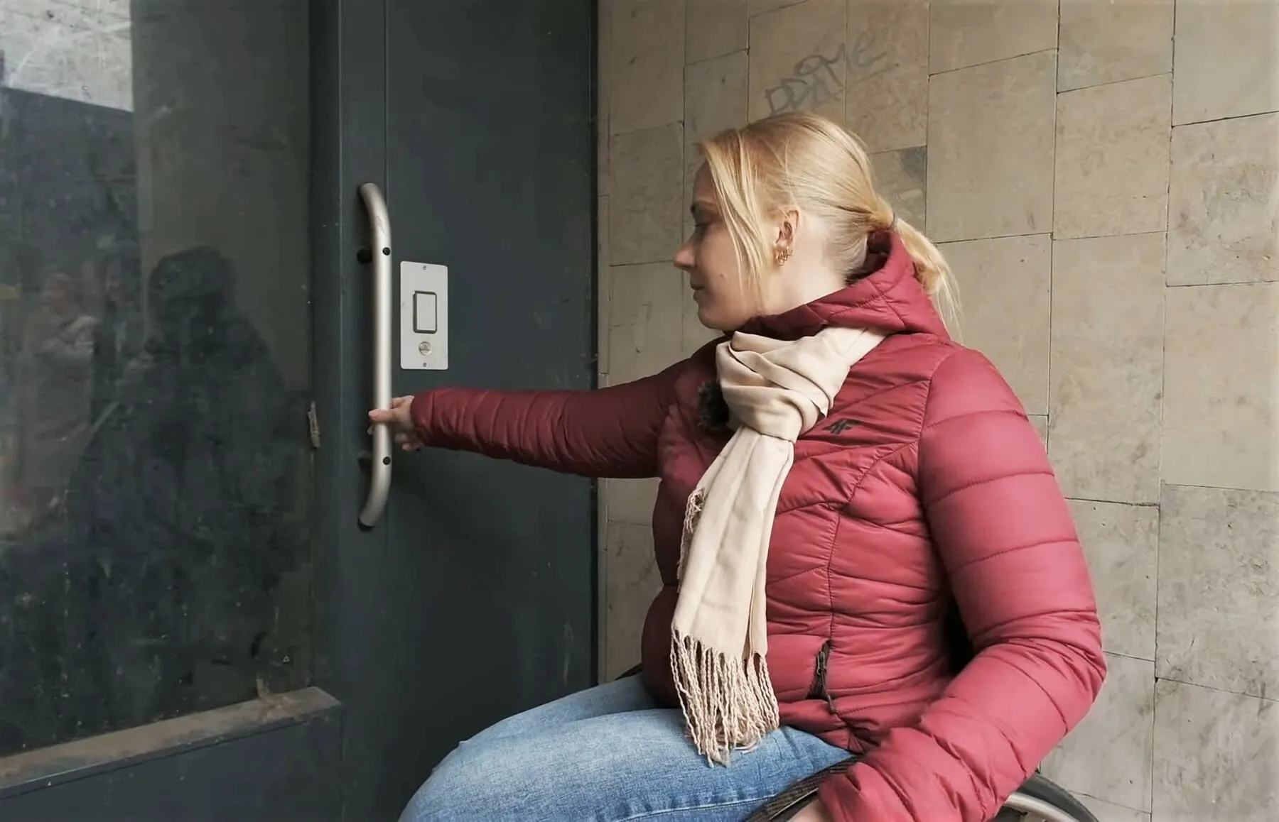 Neįgaliųjų liftai stoties rajone