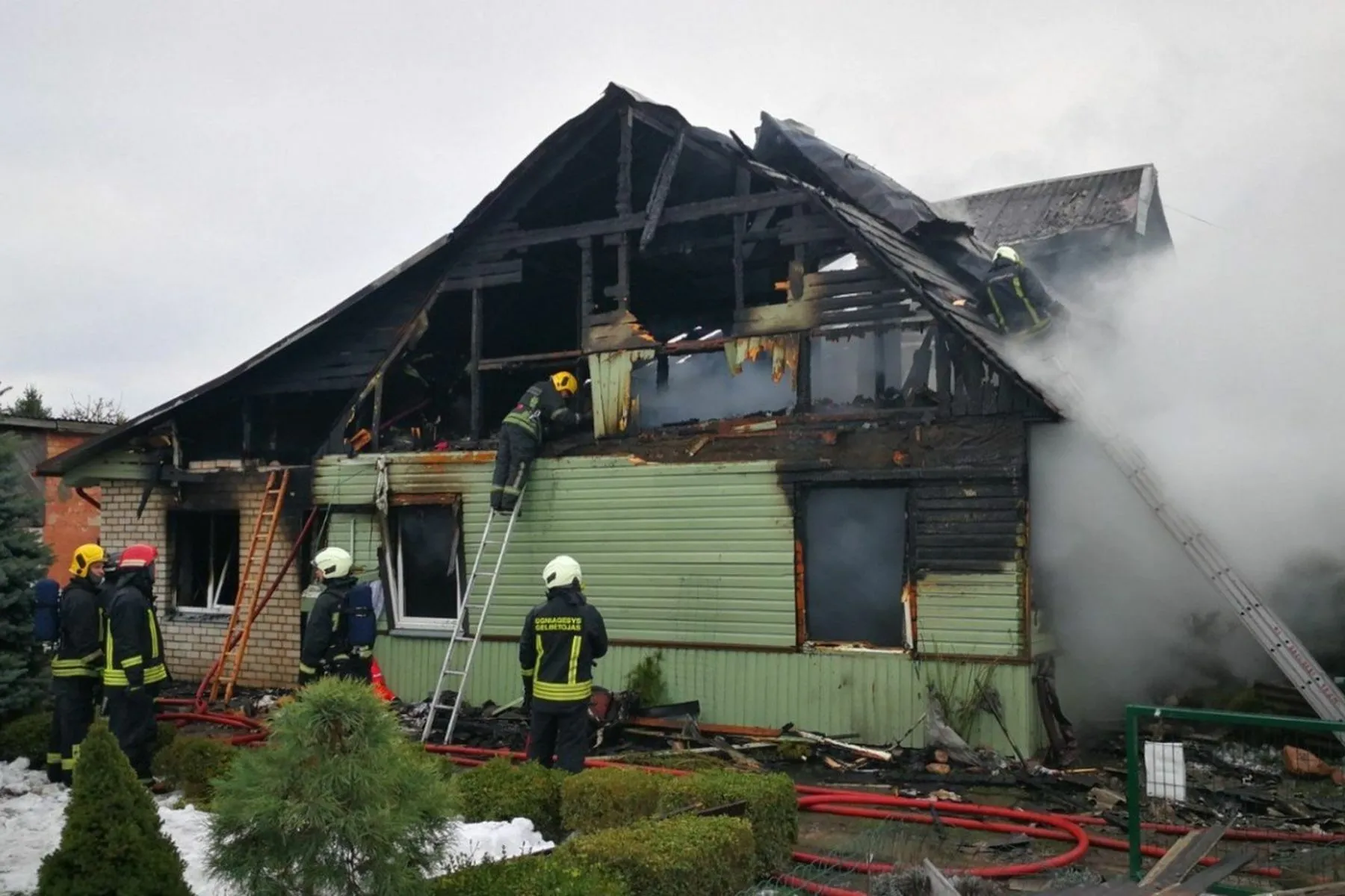 Gaisras Garliavoje Kūčių dieną / lryto.lt, M. Patašiaus nuotr.