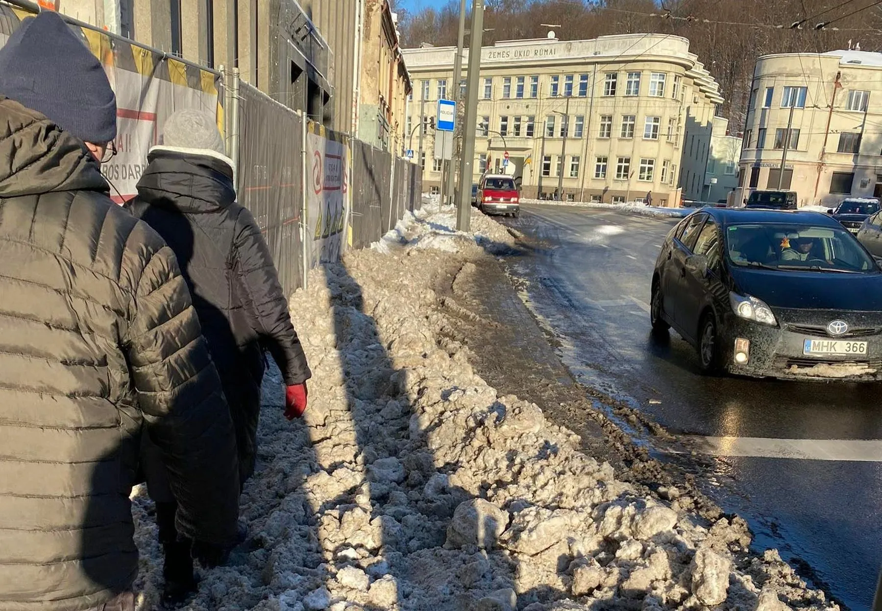 Nenuvalytas šaligatvis