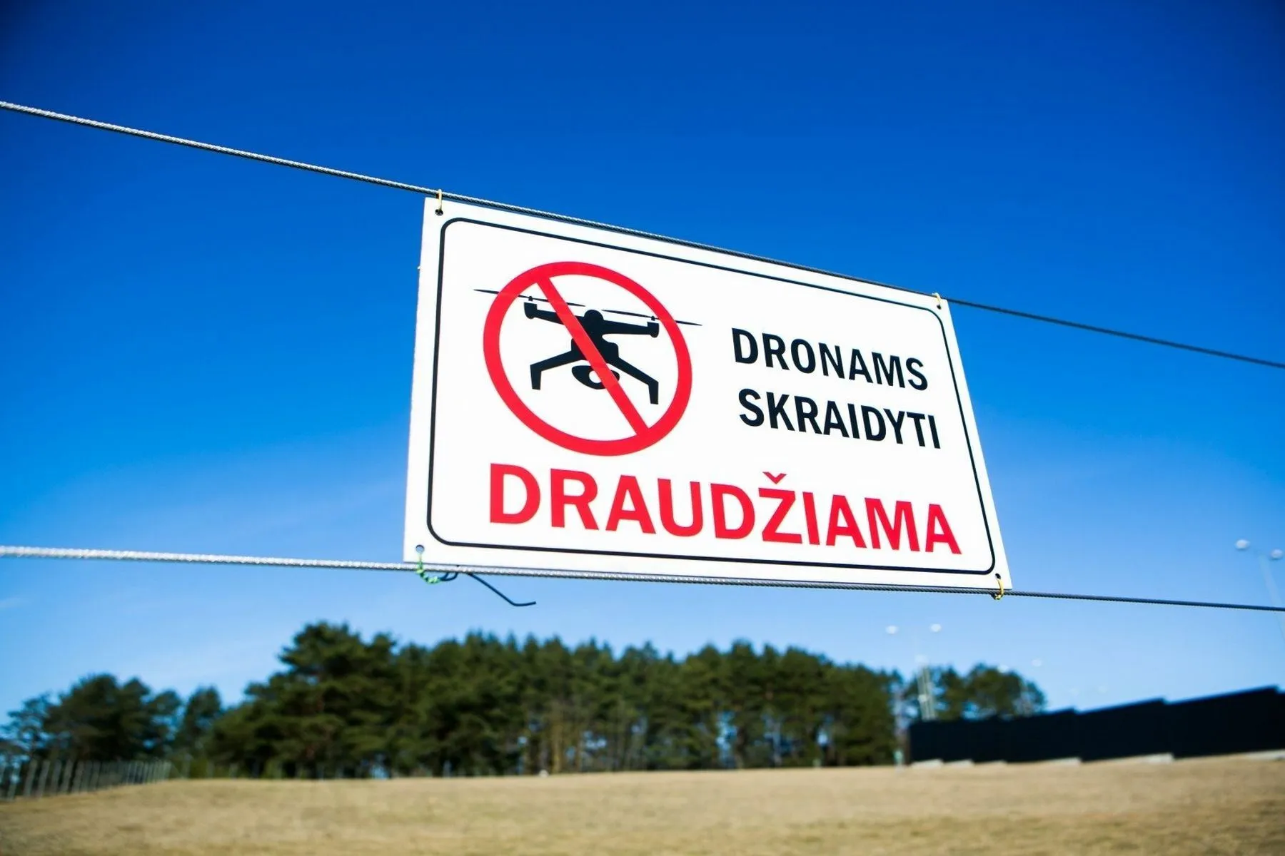 dronais skraidyti draudžiama