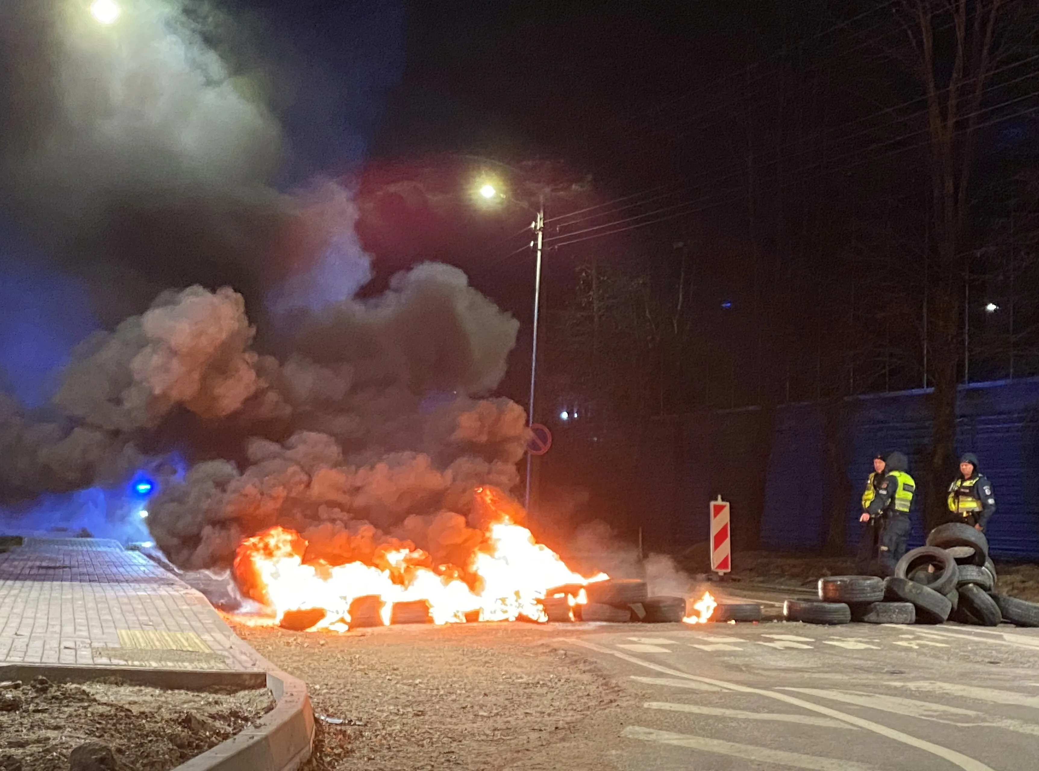 Tilžės gatvėje padegtos padangos