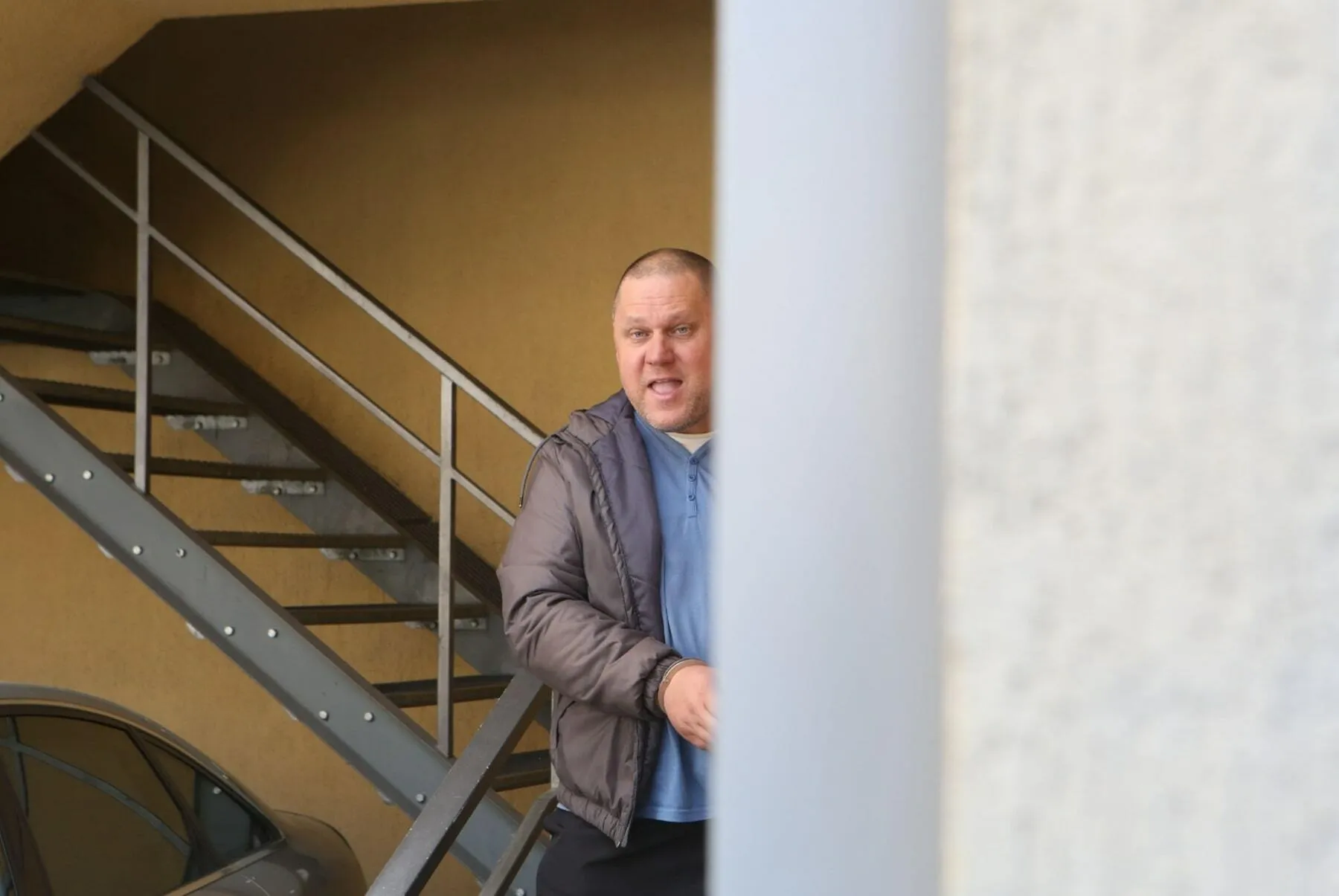 Žinomo pedofilo iš Kauno byla pripažinta greičiau nagrinėtina: kaltinamojo akto apimtis – 661 lapas