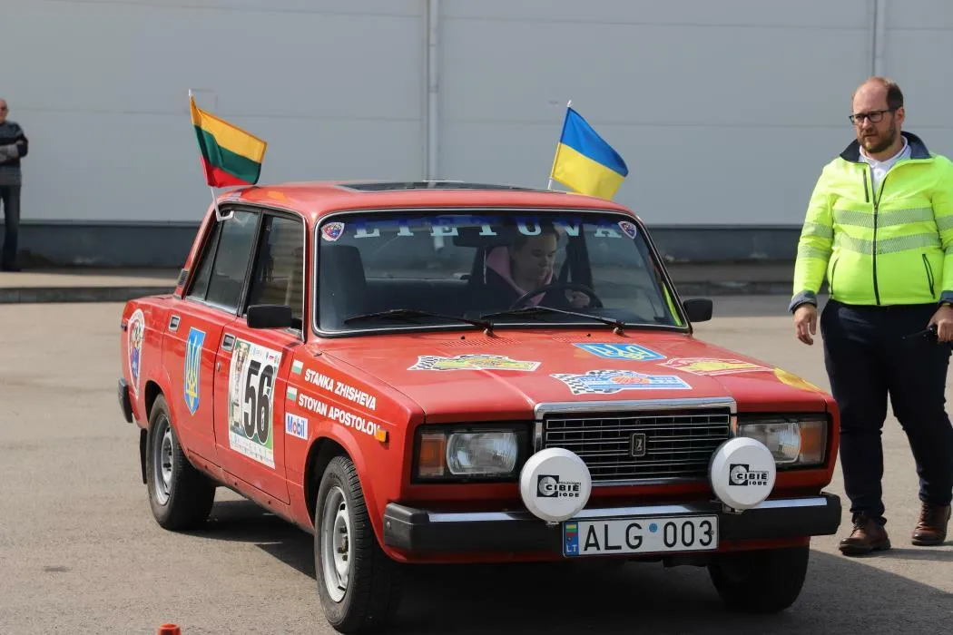 Velykinis automobilių sporto veteranų slalomas