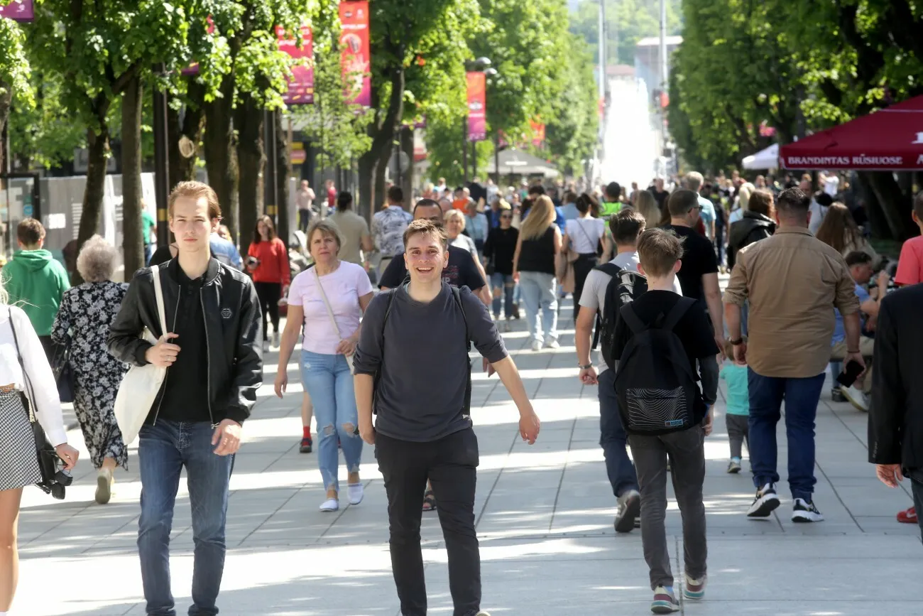 Krepšinio fanai nusėdo Laisvės alėjos kavines