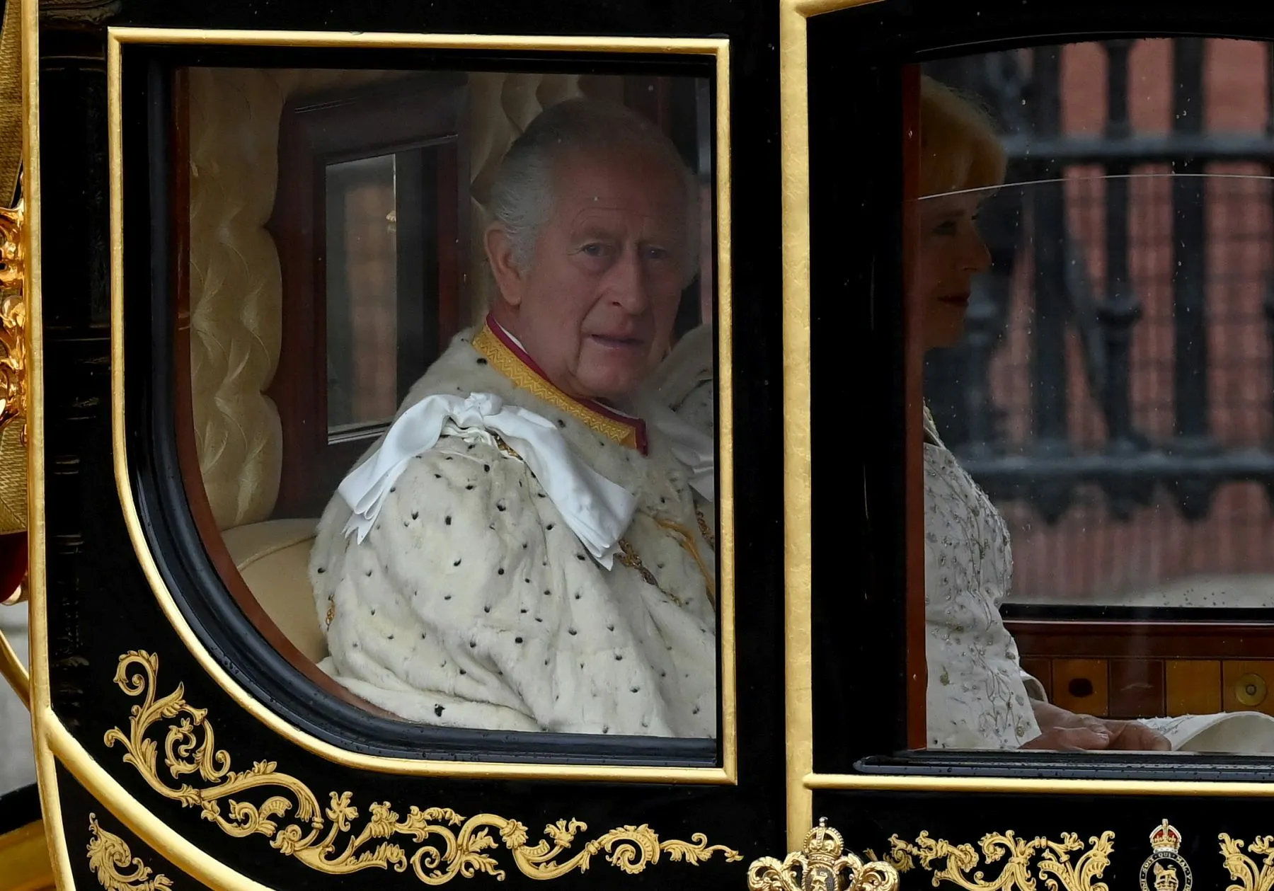 Karolis III karūnuotas Jungtinės Karalystės karaliumi