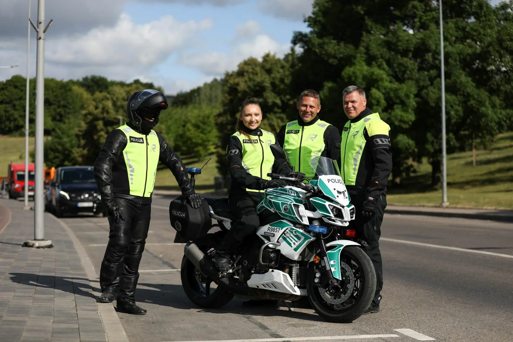 Gatvėse sutiksite kiek kitaip apsirengusius motociklus vairuojančius pareigūnus