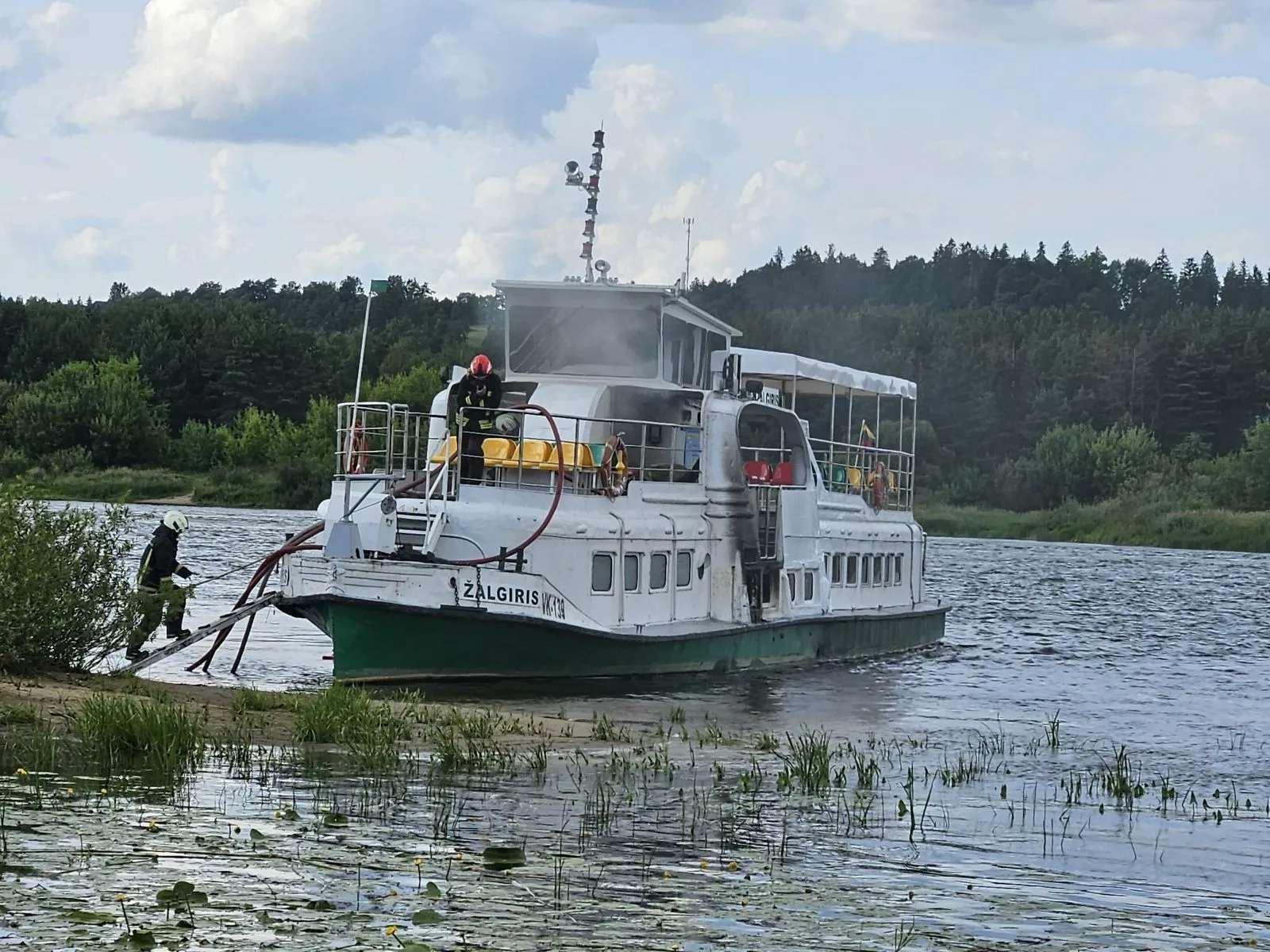 Nemune dega keleivinis laivas „Žalgiris“