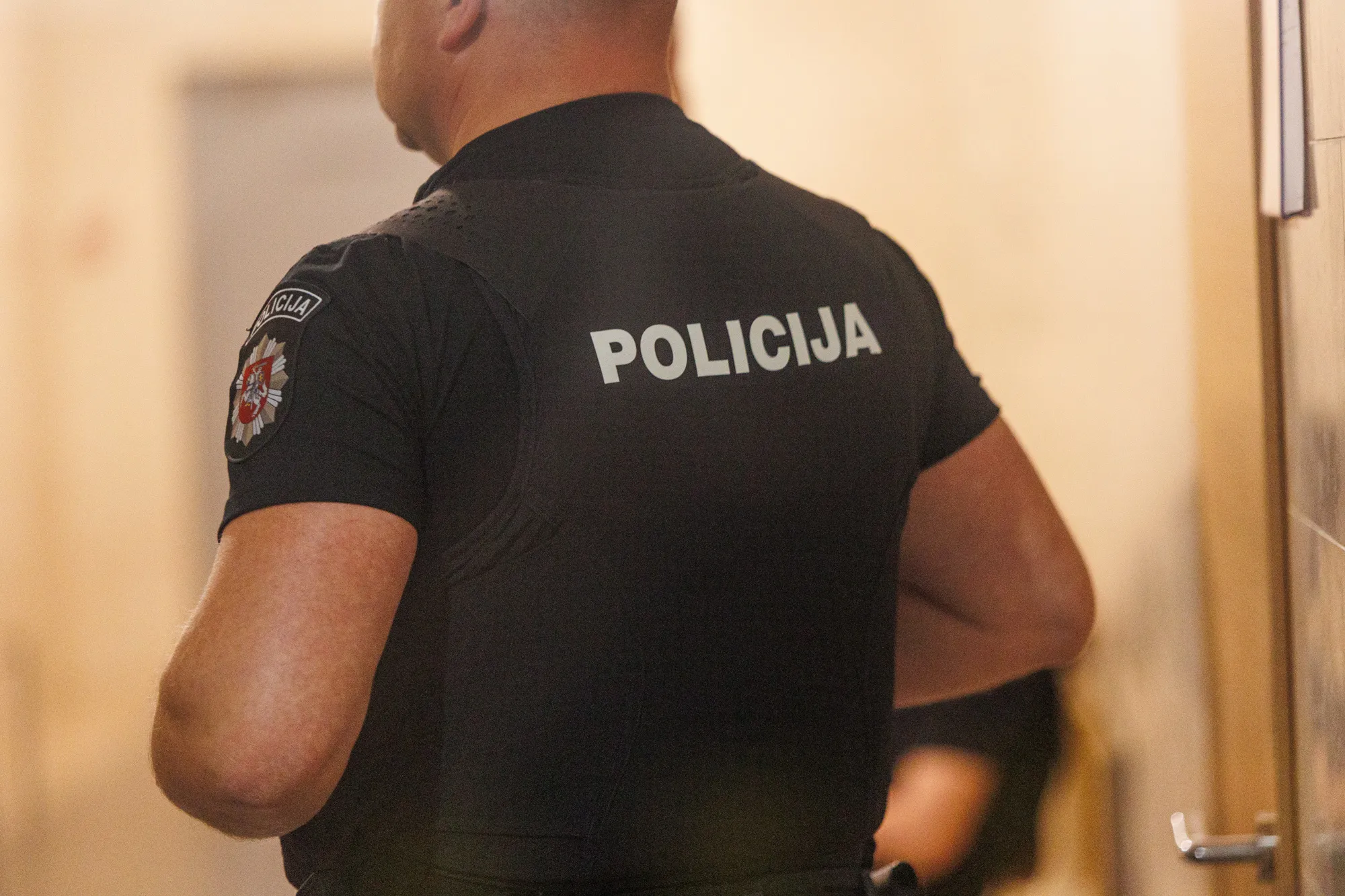 Vaikų tvirkinimu kaltinamas Ulvidas atvežtas į teismą Kaune