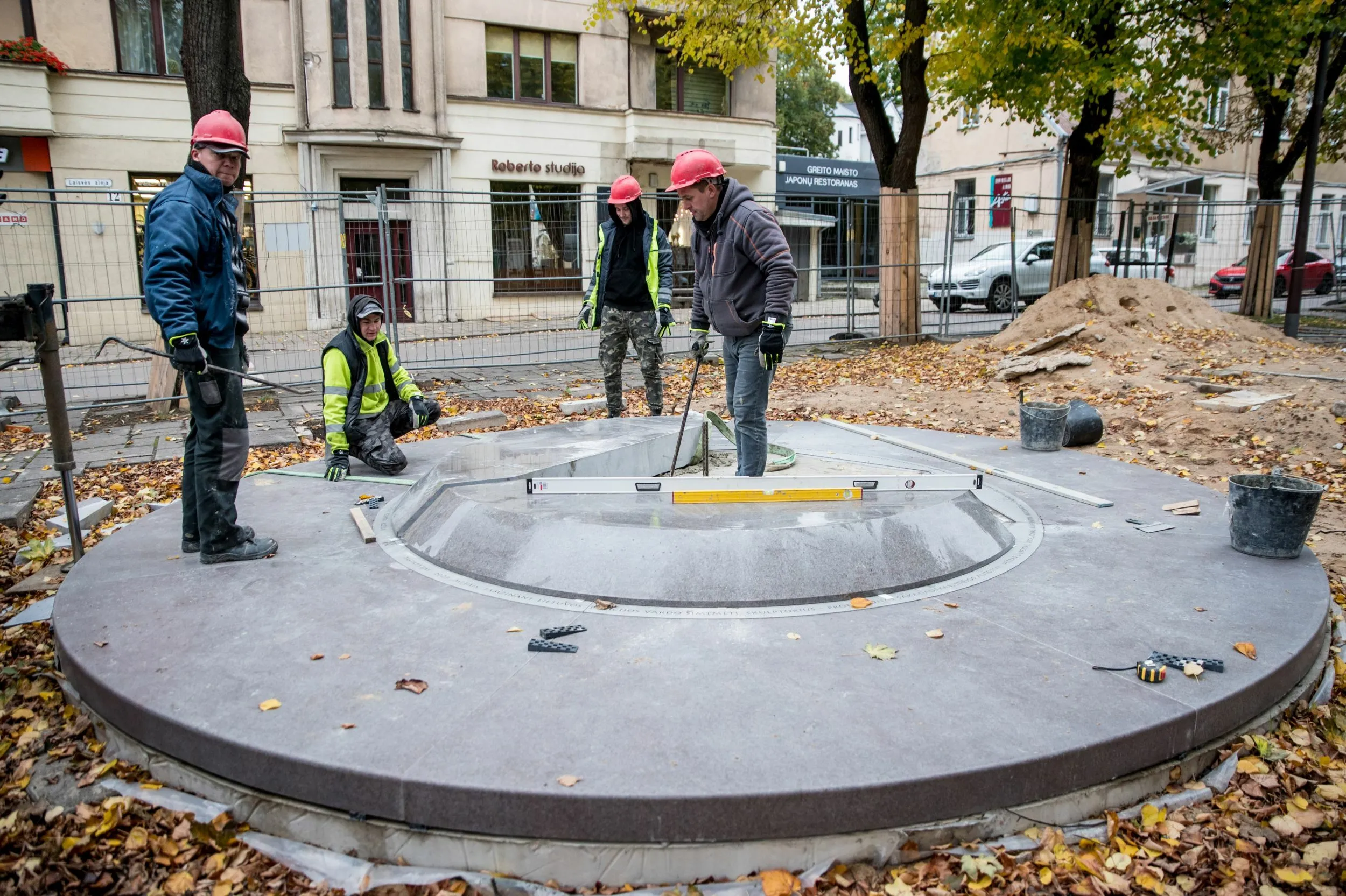 Obelisko montavimo darbai